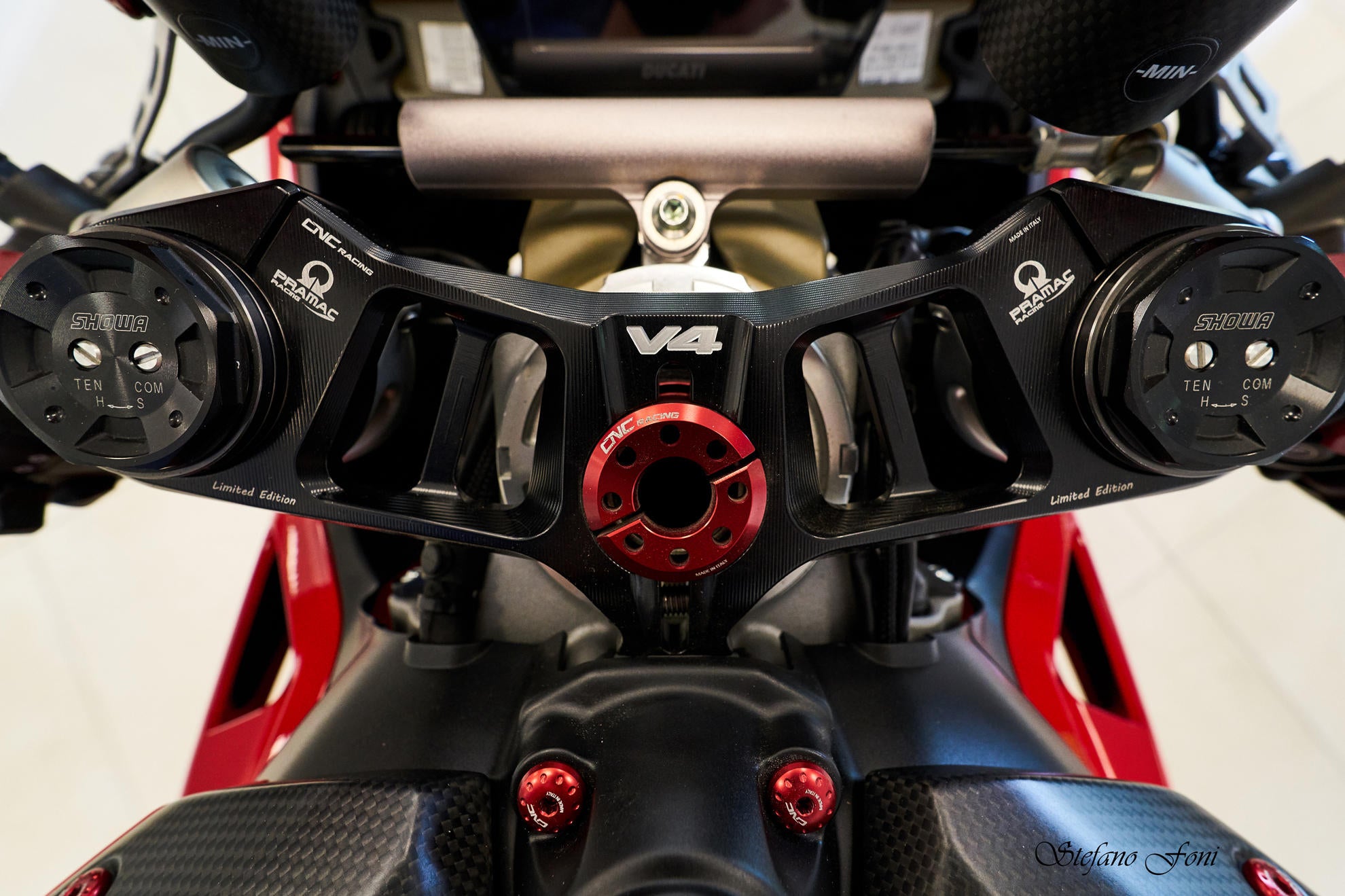 GHIERA DI STERZO NERO CNC RACING DUCATI PANIGALE V4 S