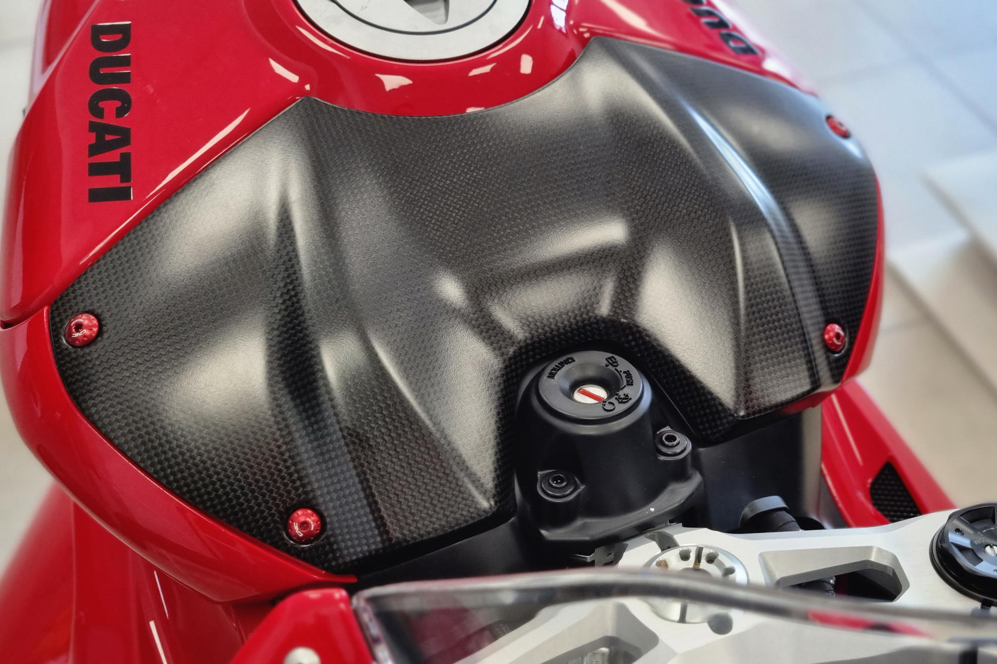 COVER SERBATOIO CARBURANTE CARBONIO CNC RACING DUCATI PANIGALE V4 S 2022-24