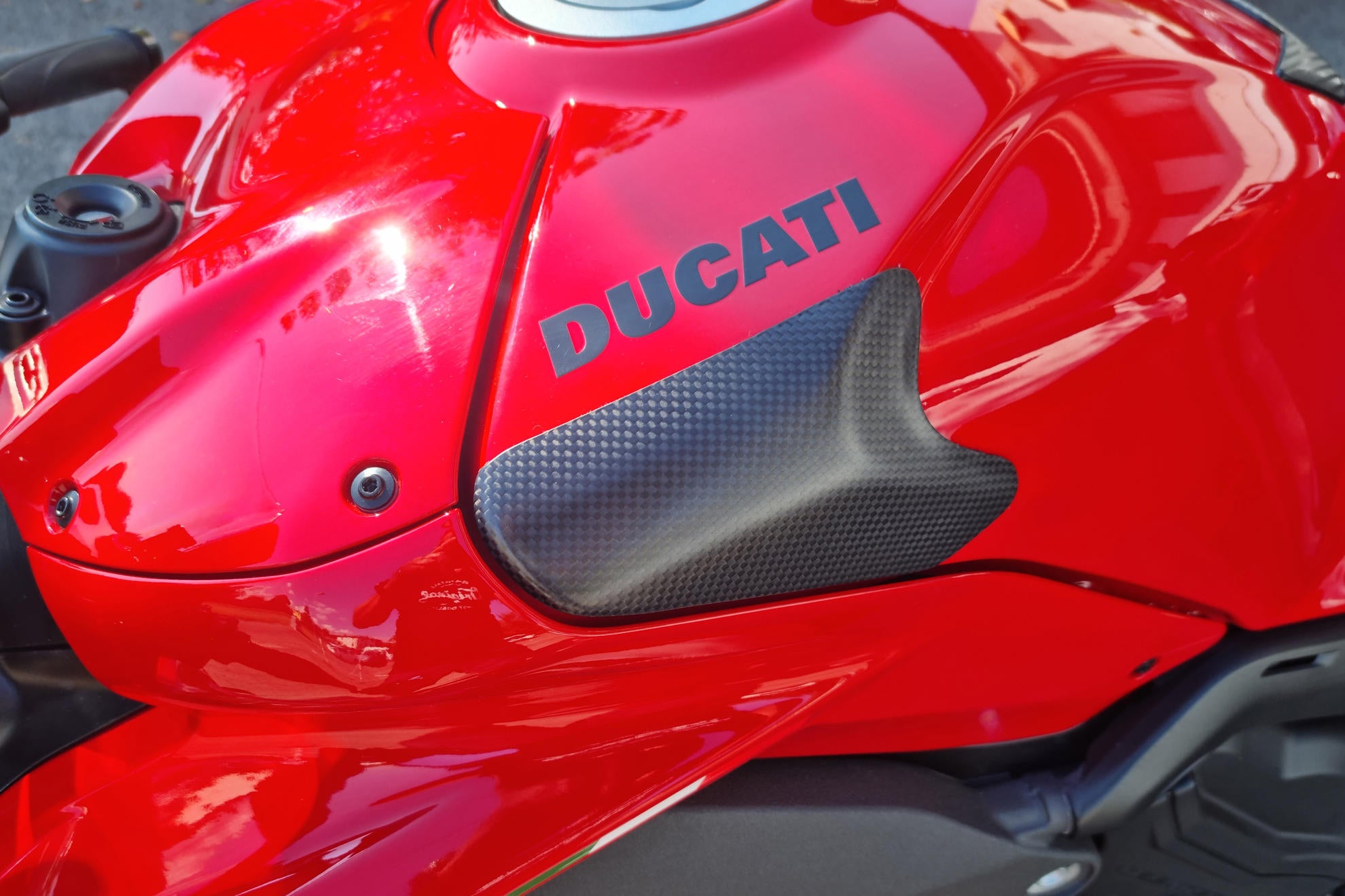 PROTEZIONI SERBATOIO CARBON/KEVLAR CNC RACING DUCATI PANIGALE V4 S 2022-24