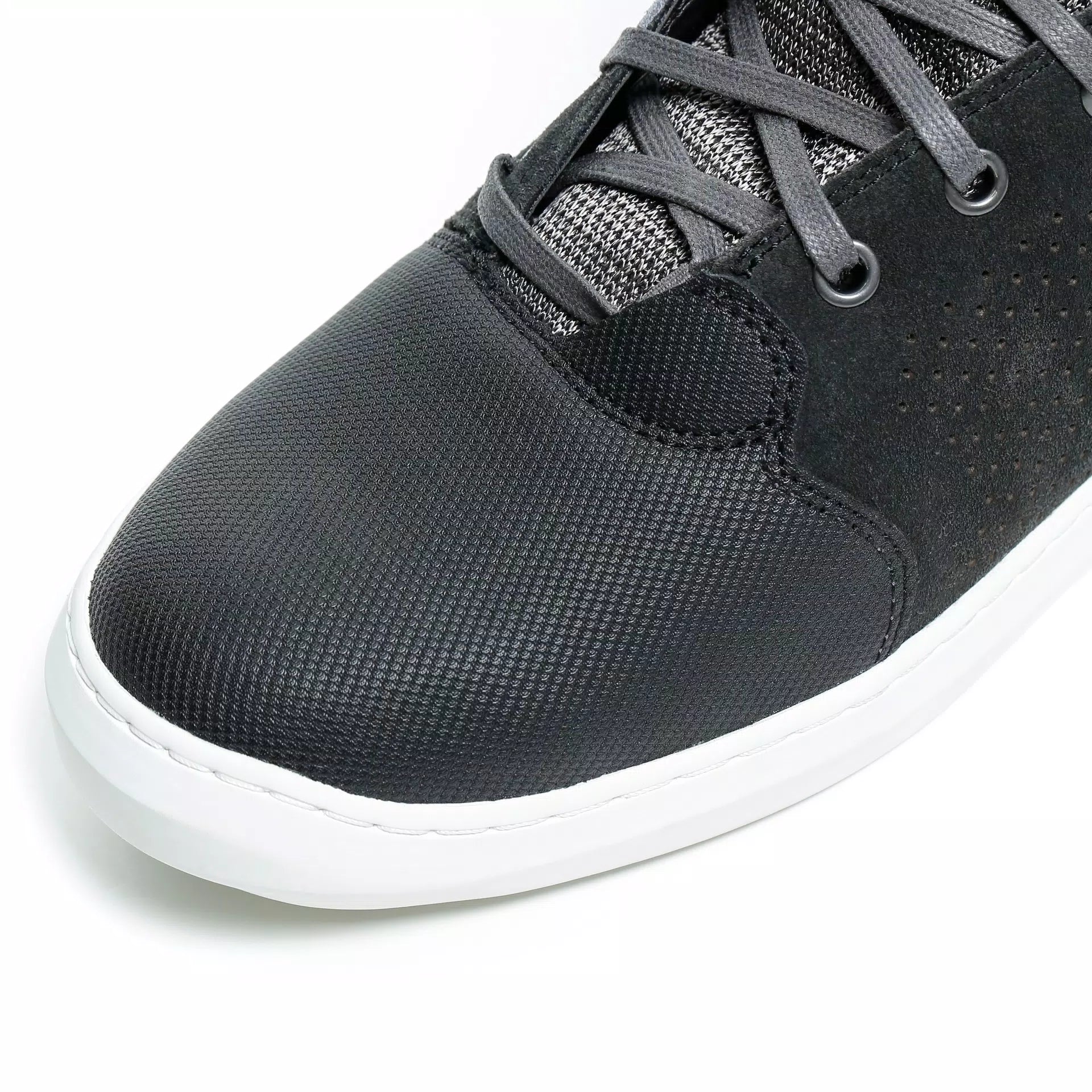Dainese York Air motorcycle shoes with breathable mesh and sleek design for optimal comfort and protection.
