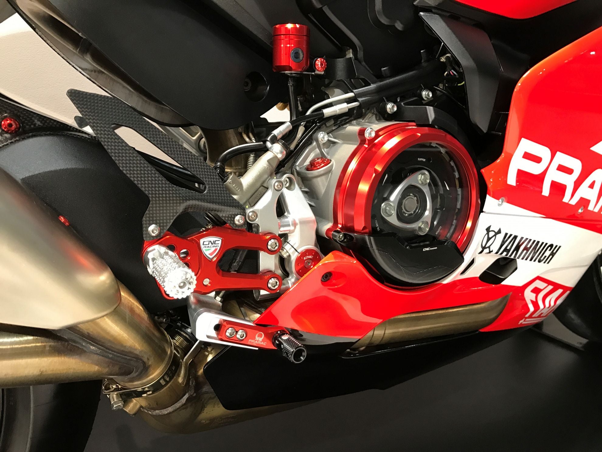 CARTER TRASPARENTE PER FRIZIONI AD OLIO CNC RACING DUCATI 1199 PANIGALE R