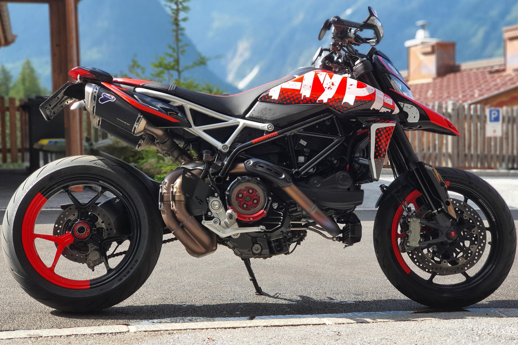 PIATTELLO SPINGIDISCO FRIZIONI NERO CNC RACING DUCATI HYPERMOTARD 950 SP