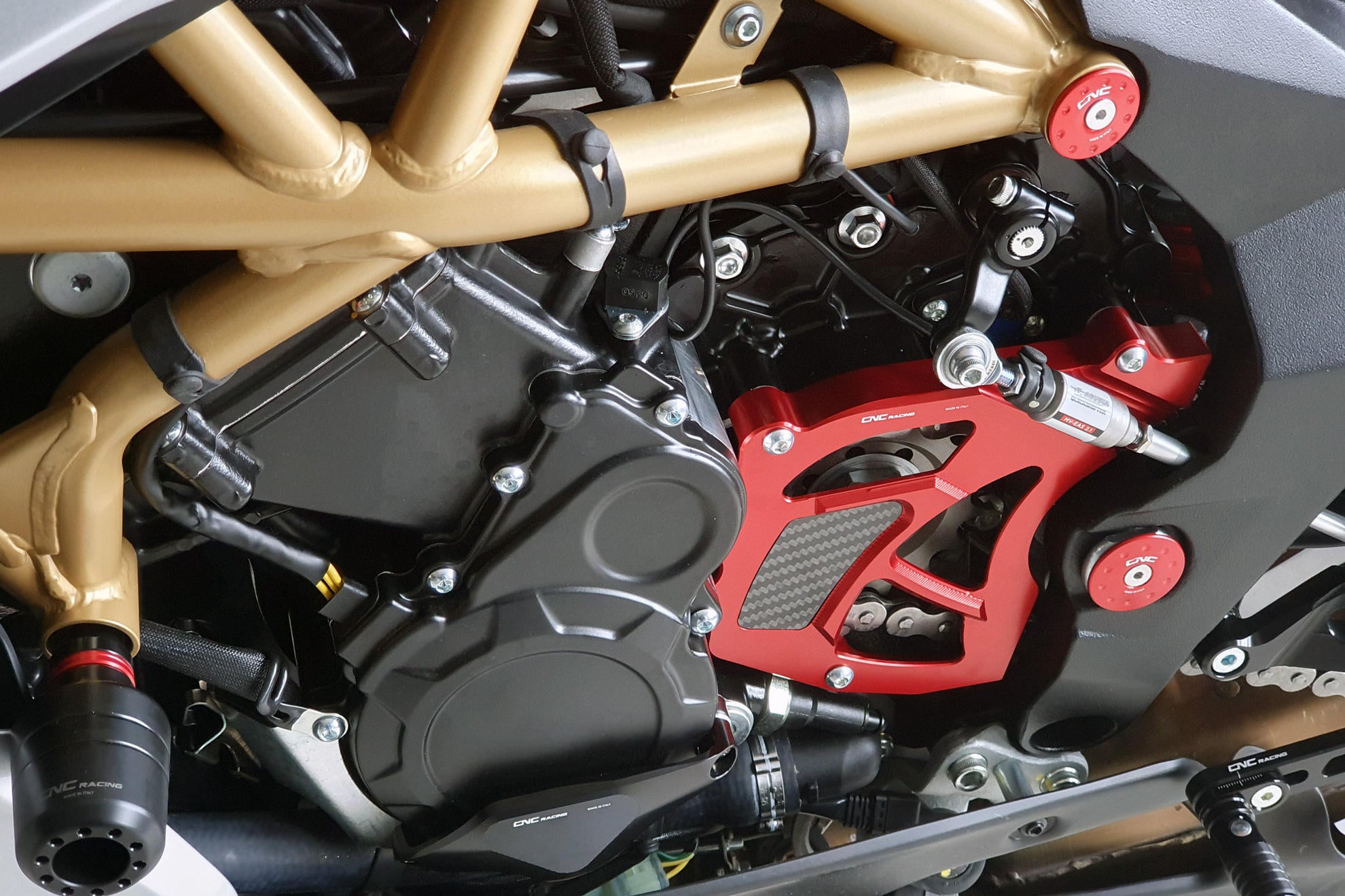 COVER PIGNONE CNC RACING MV AGUSTA BRUTALE 800 RR 2016 - 16