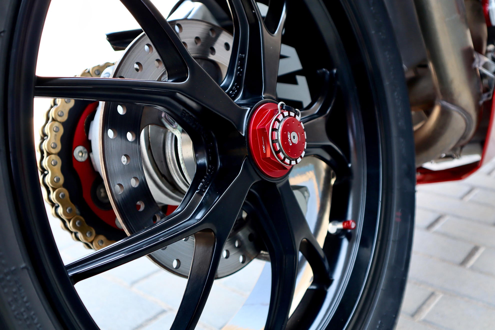 TAPPO DADO RUOTA POSTERIORE DESTRO CNC RACING DUCATI MONSTER S4R