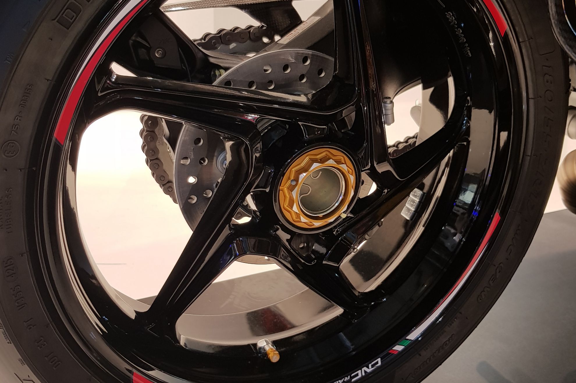 DADO RUOTA POSTERIORE DX BICOLOR CNC RACING MV AGUSTA F3 675 RC
