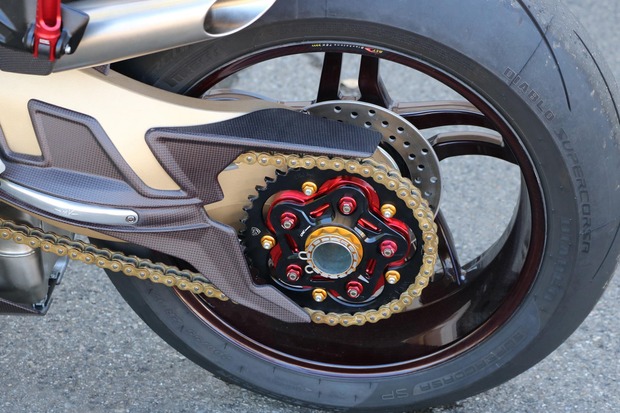 FLANGIA PARASTRAPPI NERO CNC RACING MV AGUSTA TURISMO VELOCE 800 ROSSO