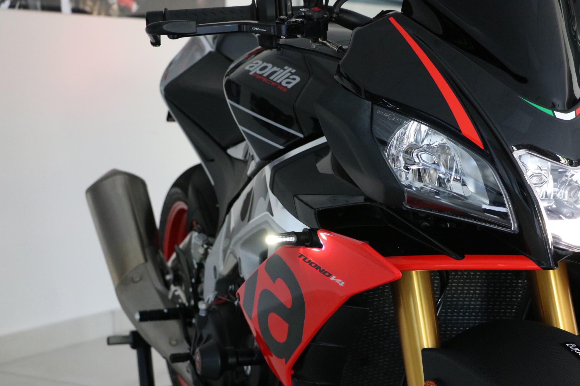 FRECCE PER MOTO A LED TASK ANTERIORI + LUCE POSIZIONE CNC RACING