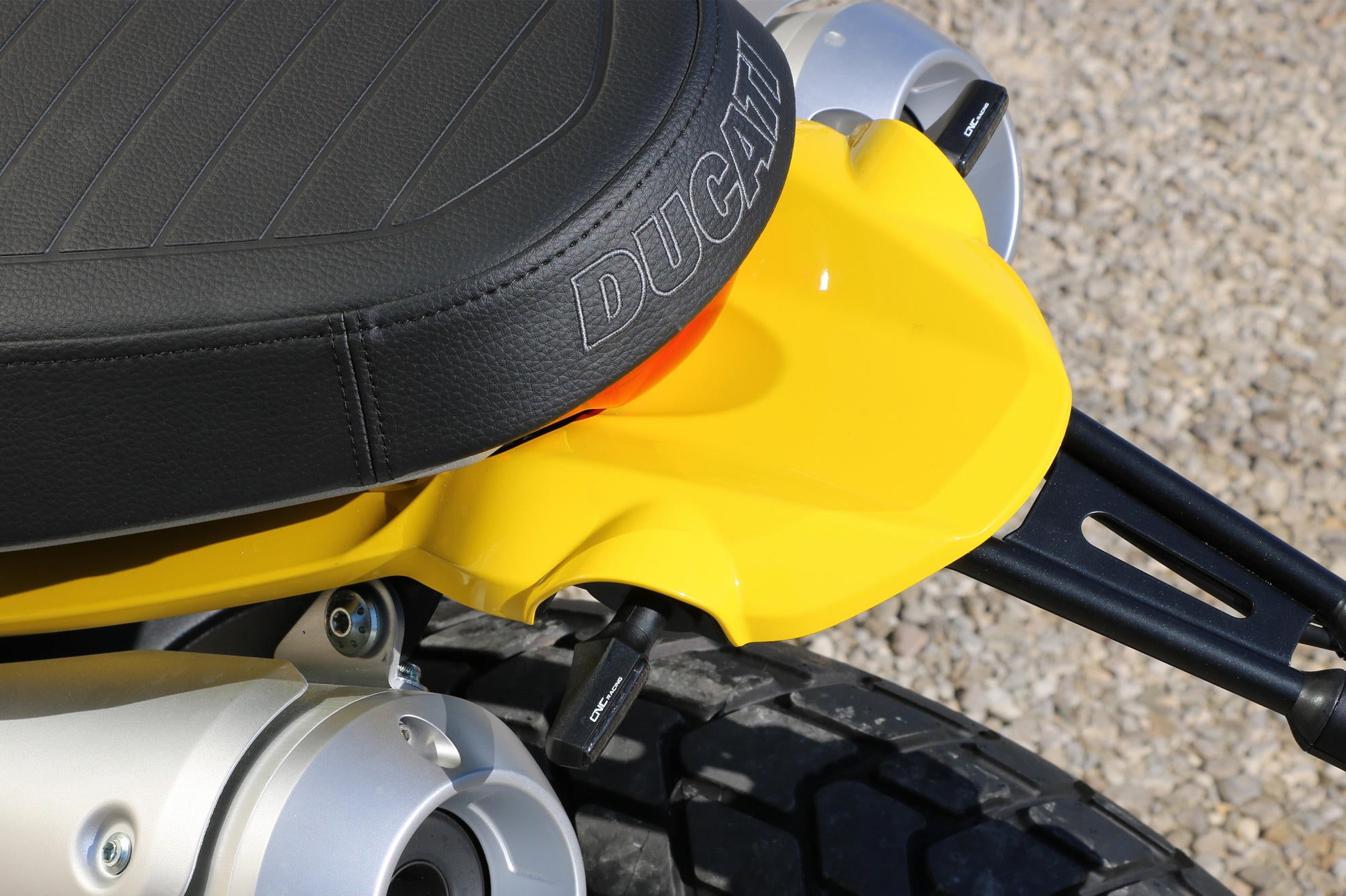 FRECCE PER MOTO A LED TASK POSTERIORI + LUCE POSIZIONE E STOP CNC RACING