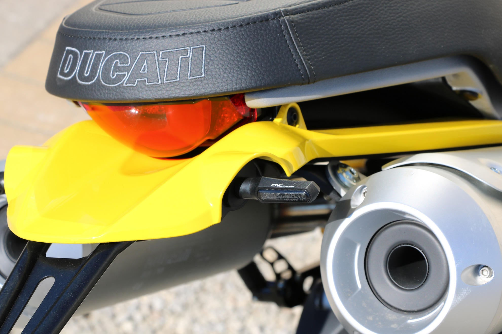 FRECCE PER MOTO A LED TASK POSTERIORI + LUCE POSIZIONE E STOP CNC RACING