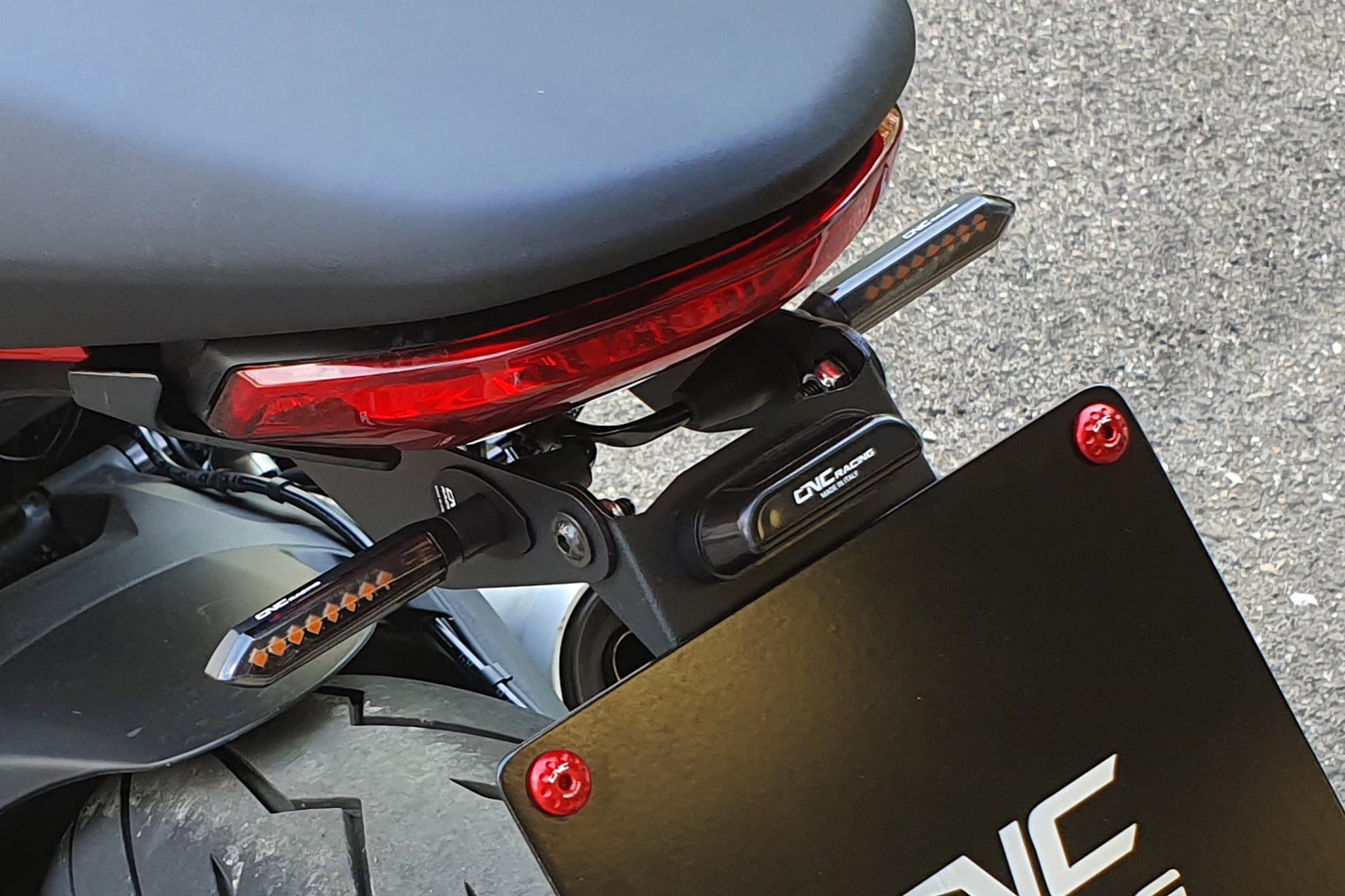 CAPPUCCI IN GOMMA INDICATORI DI DIREZIONE M8 - 2 PZ CNC RACING