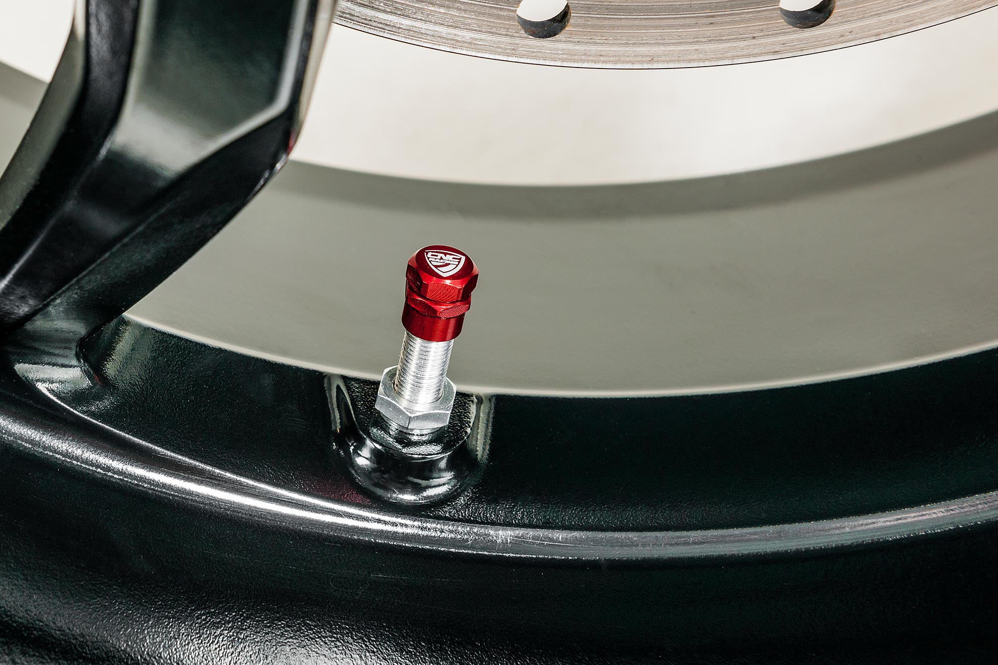 VALVOLE NERO TAPPO RUOTA MOTO CNC RACING