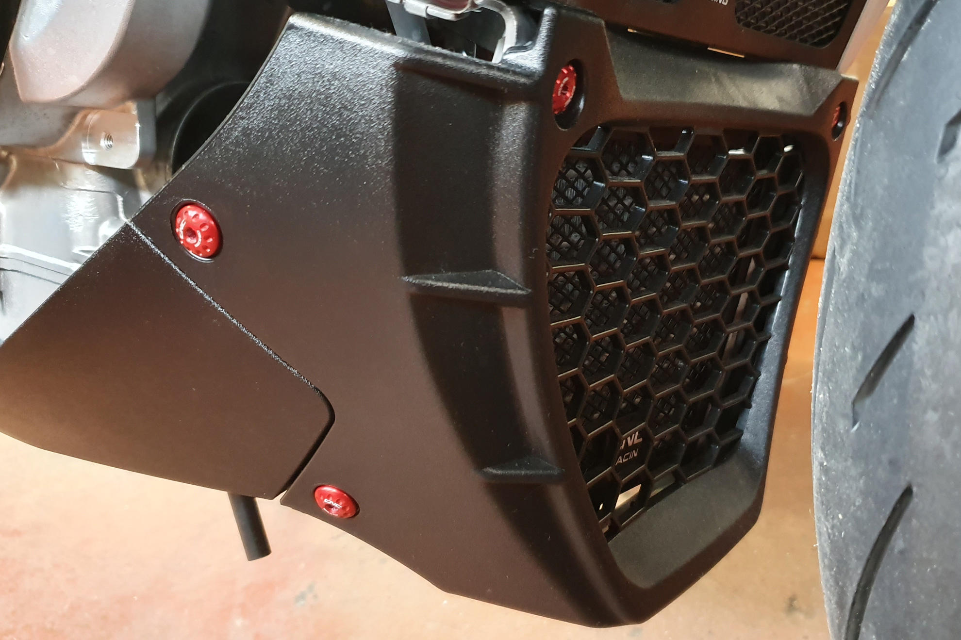 KIT VITI CARENA INFERIORE CNC RACING APRILIA TUONO V4 1100 FACTORY 2015-19