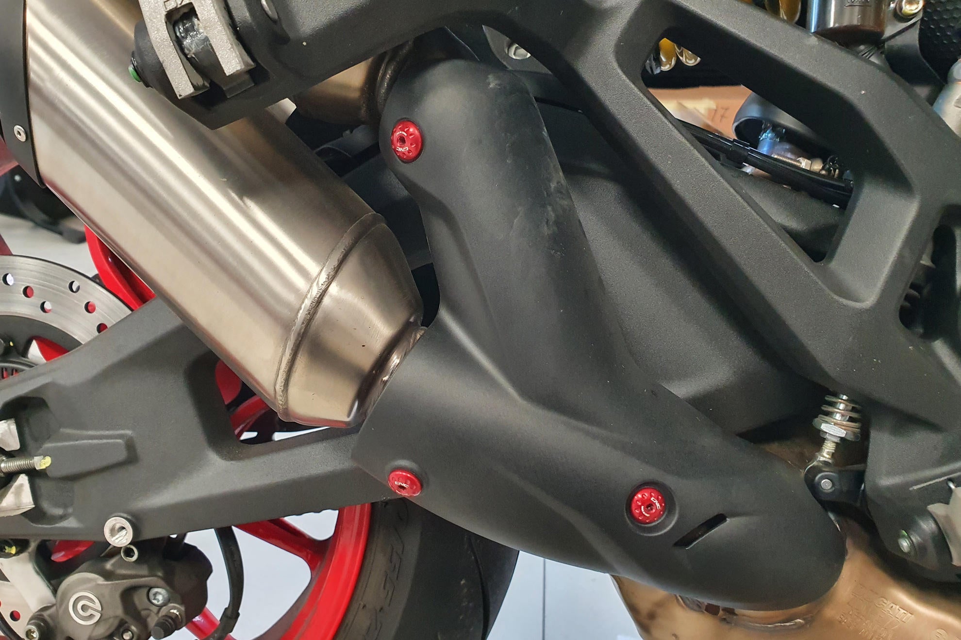 KIT VITI PARACALORE SILENZIATORI SCARICO CNC RACING DUCATI MONSTER 937