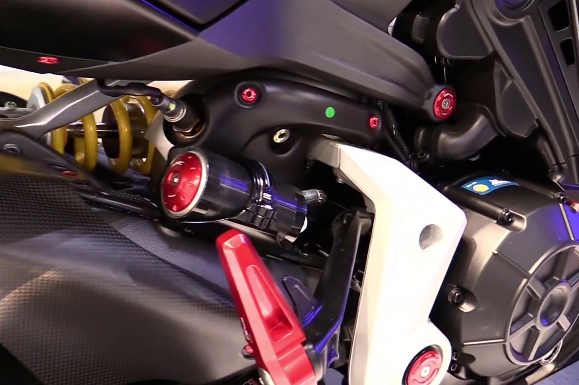 KIT VITI PARACALORE COLLETTORI CNC RACING DUCATI XDIAVEL 1262 S