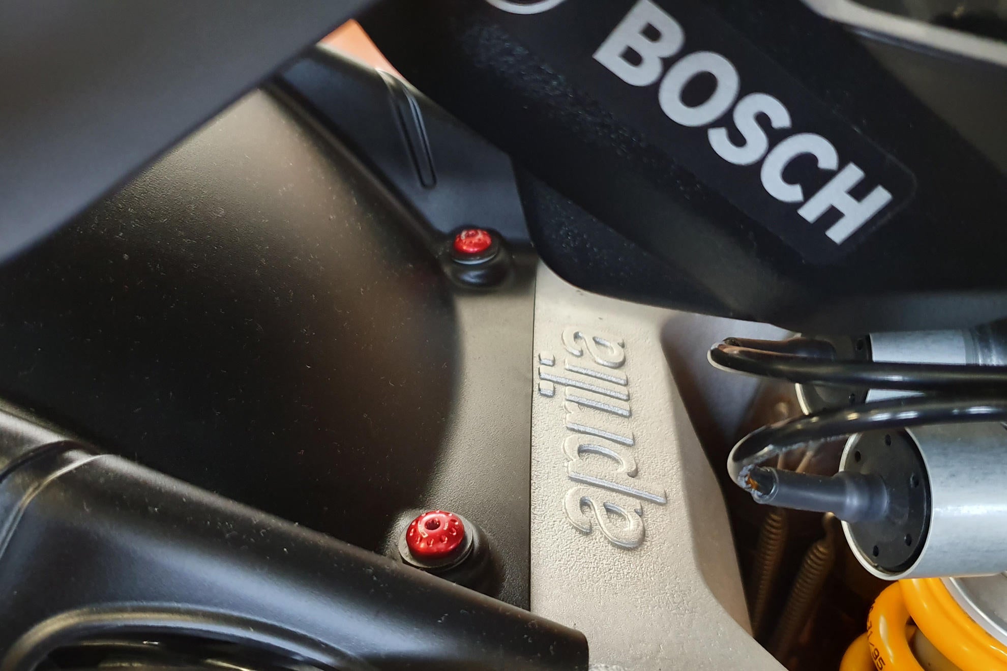 VITI PARAFANGO POSTERIORE CNC RACING APRILIA RSV4 1100 FACTORY 2019-20