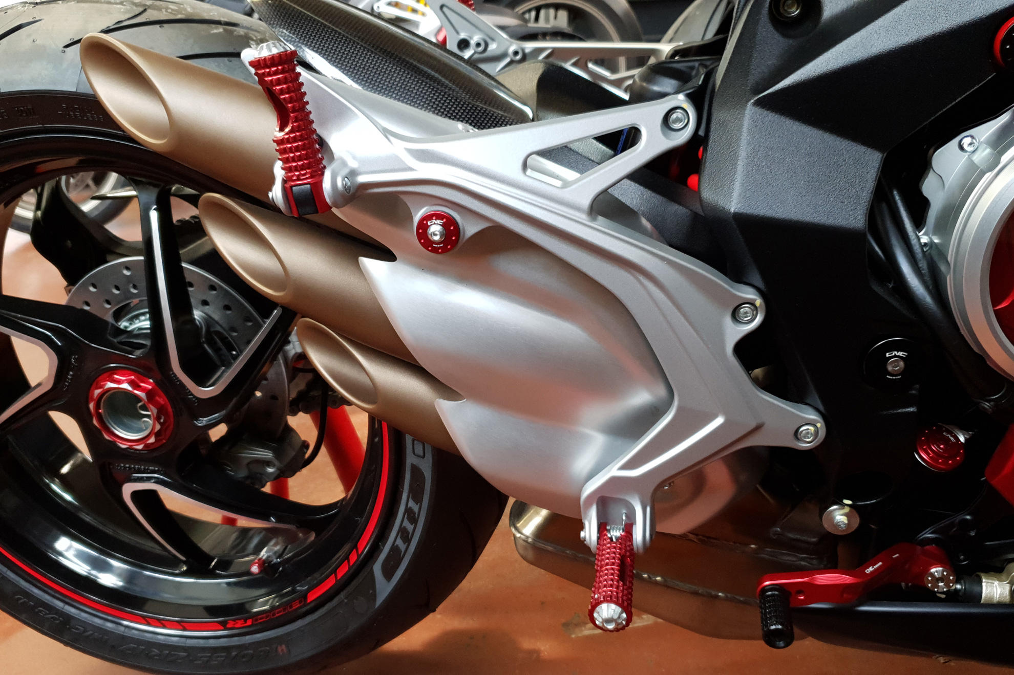 BOCCOLA VITE SILENZIATORE CNC RACING MV AGUSTA DRAGSTER 800 RR 2015-23