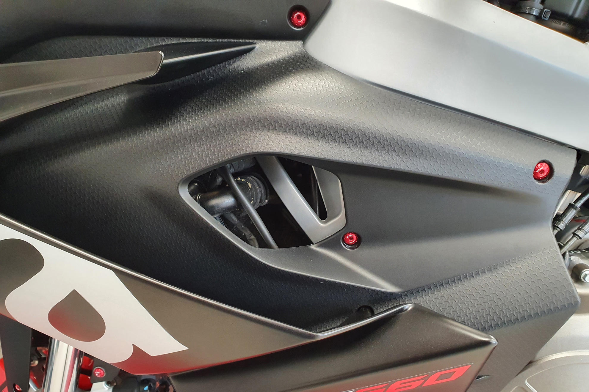 VITI CARENE LATERALI CNC RACING APRILIA RS 660 2021-22