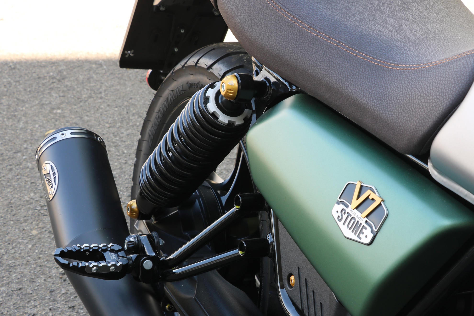 BOCCOLE VITI AMMORTIZZATORI CNC RACING MOTO GUZZI V7 STONE 2019-23