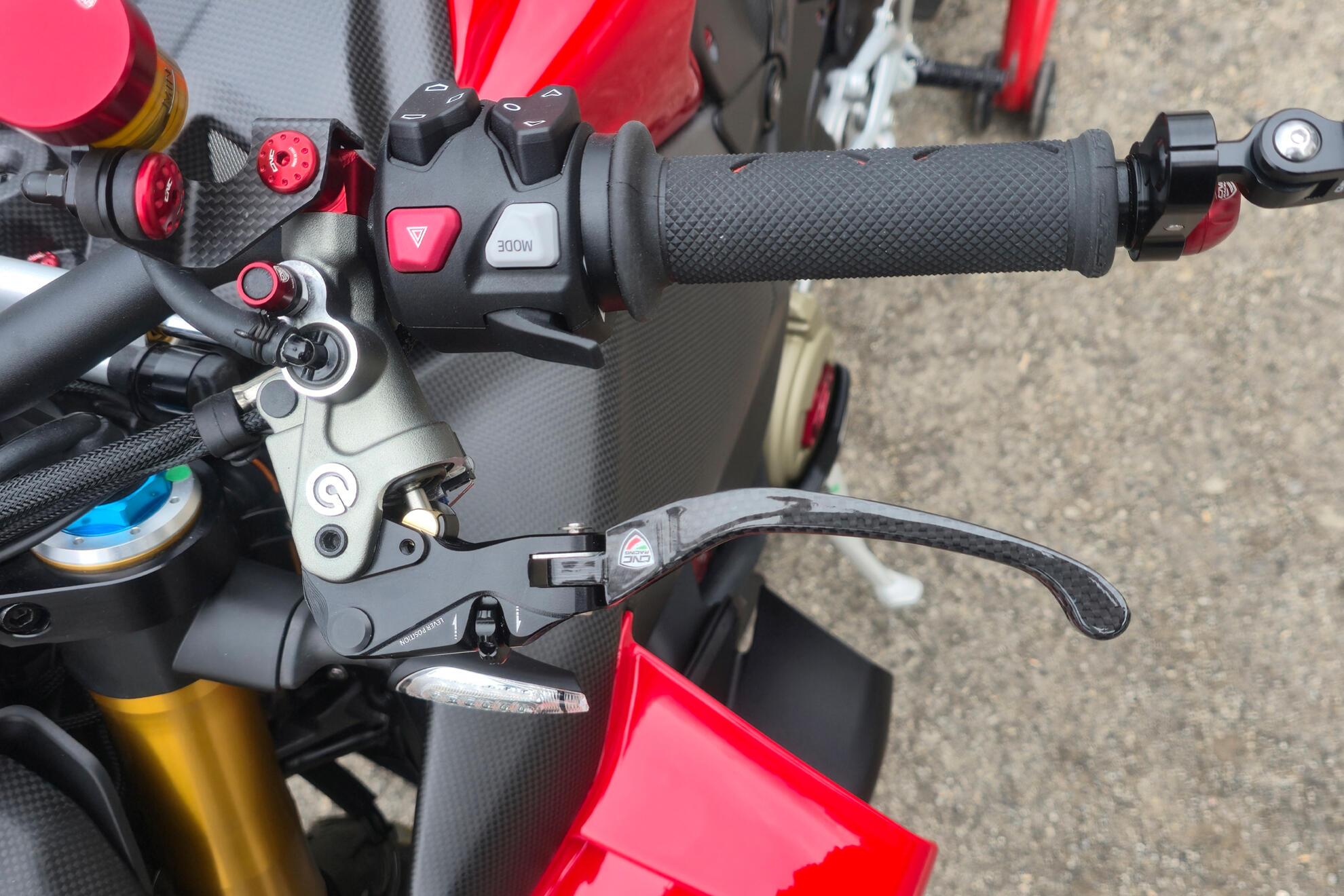 LEVA FRIZIONE RACE EVO PIEGHEVOLE CARBONIO LUCIDO CNC RACING DUCATI 749 2003-07
