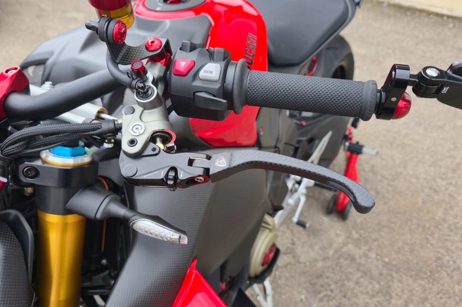 LEVA FRIZIONE RACE EVO CARBONIO OPACO CNC RACING APRILIA RSV 1000 R