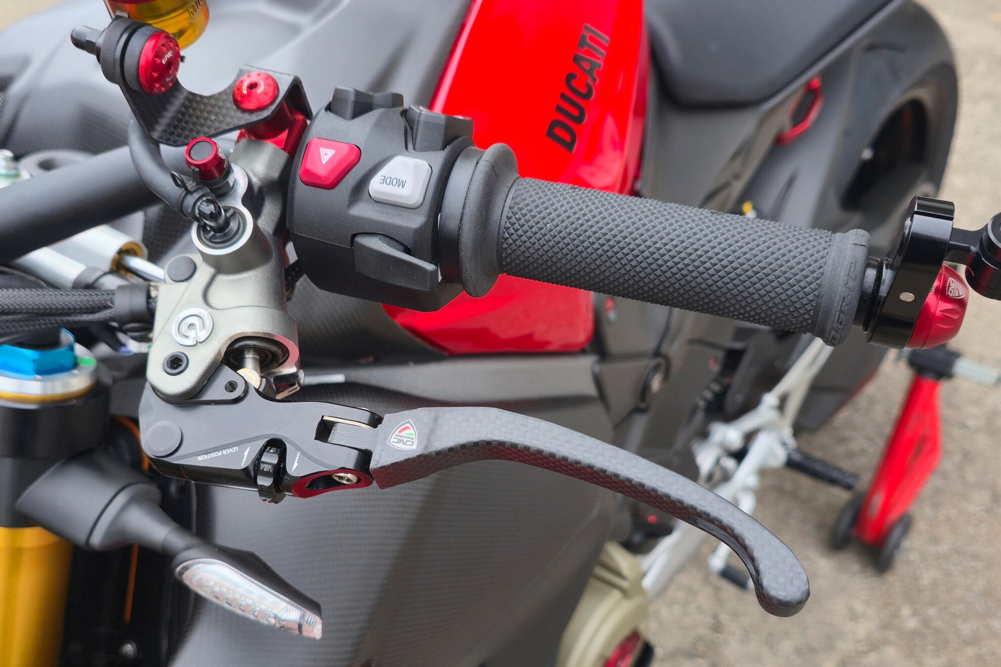 LEVA FRIZIONE RACE EVO PIEGHEVOLE CARBONIO OPACO CNC RACING DUCATI 999 2002-06