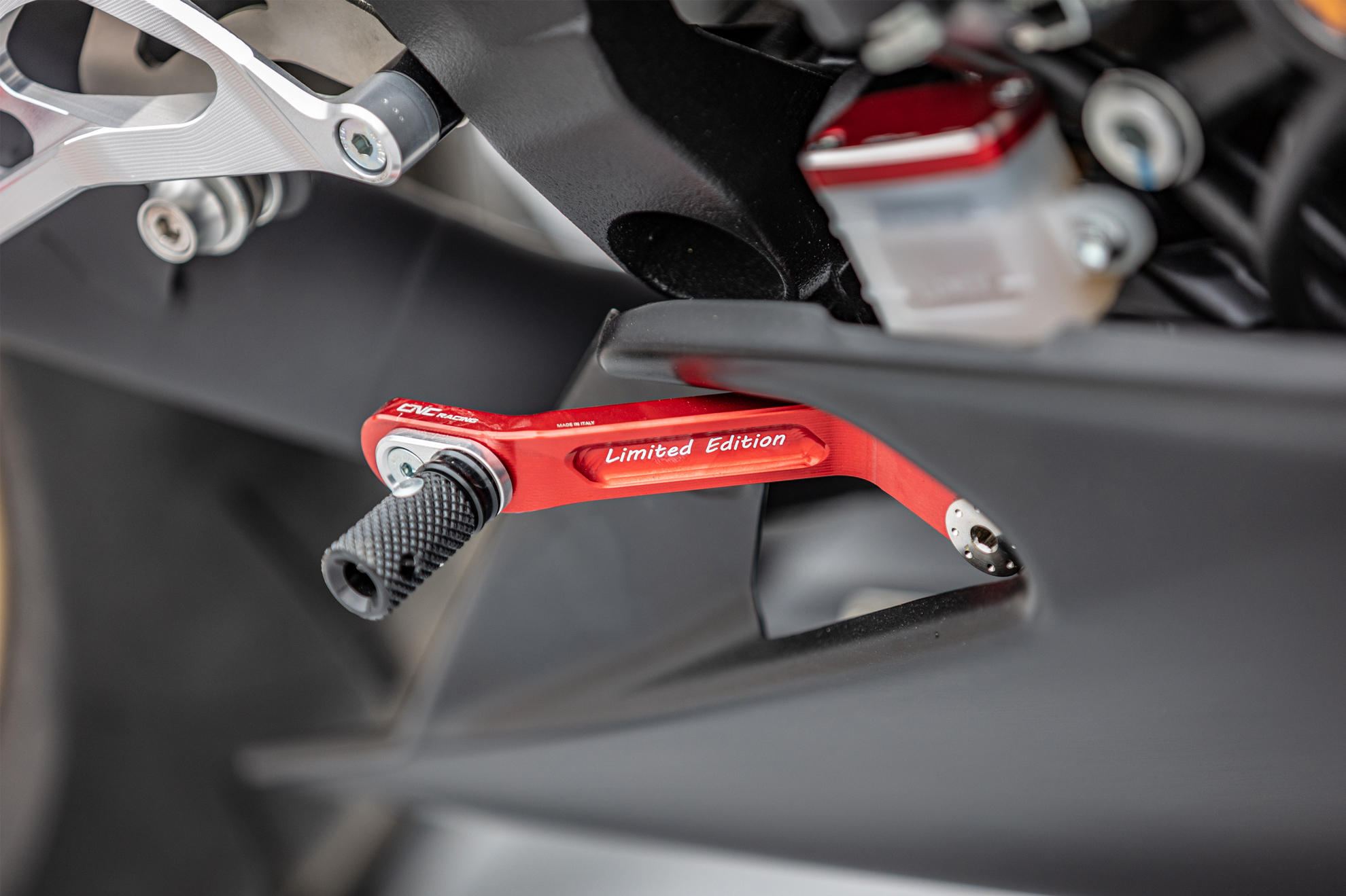 PEDANE REGOLABILI LIMITED EDITION CNC RACING MV AGUSTA DRAGSTER 800 2014-17