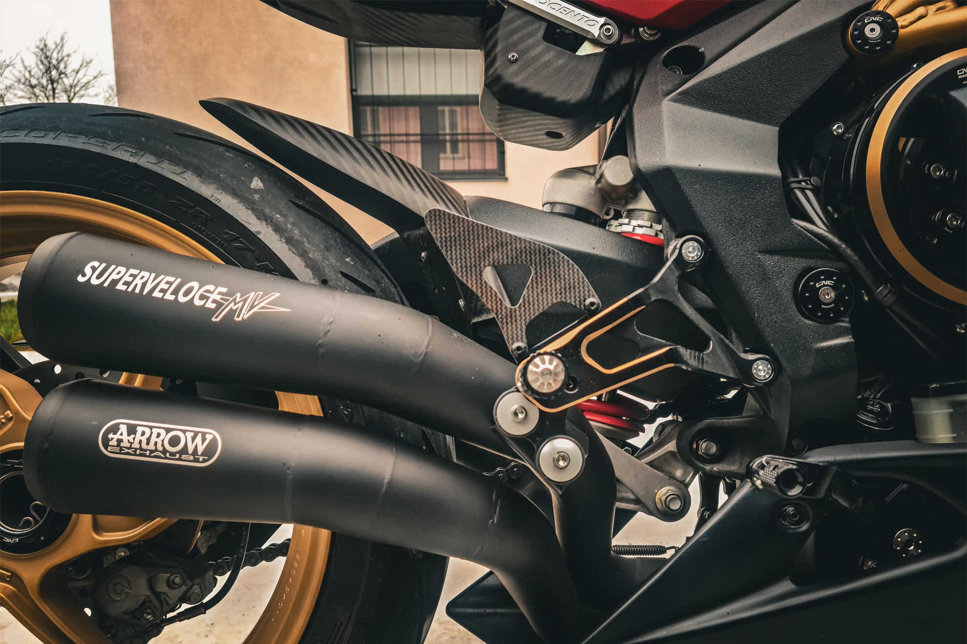 PEDANE REGOLABILI BICOLOR black/gold CNC RACING MV AGUSTA F3 675 2017-20