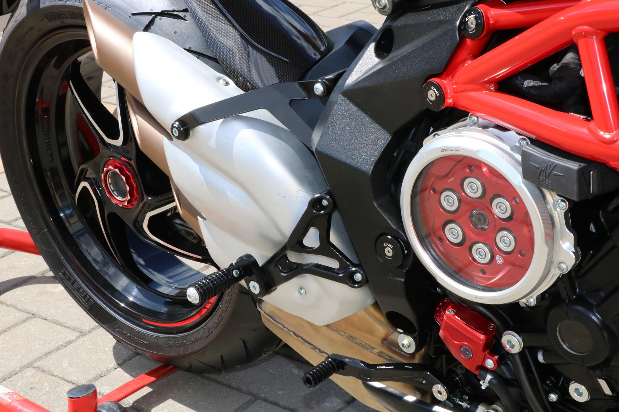 PEDANE PILOTA REGOLABILI CNC RACING MV AGUSTA BRUTALE 800 RC 2018-20