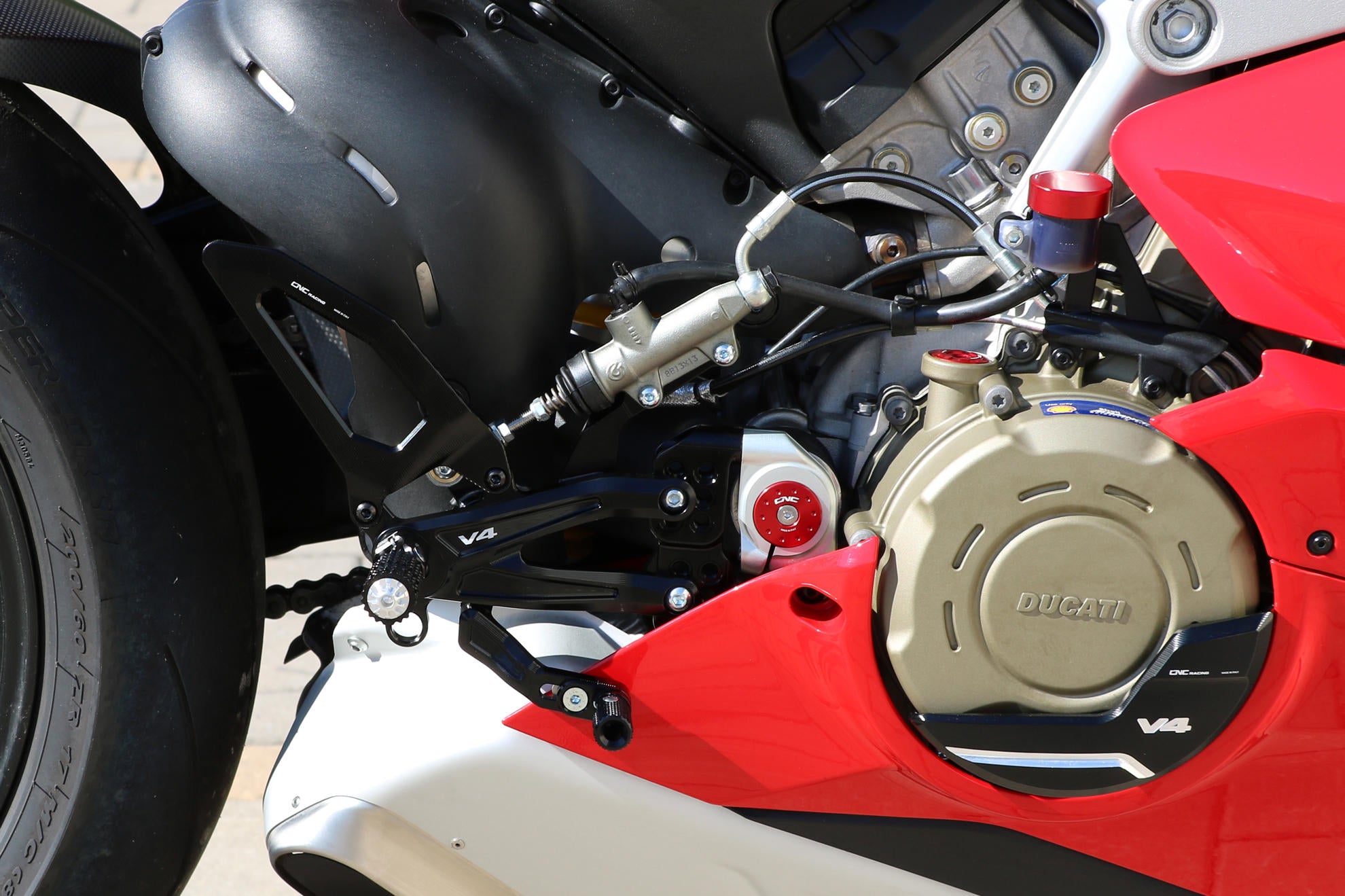 PEDANE REGOLABILI CNC RACING DUCATI PANIGALE V4