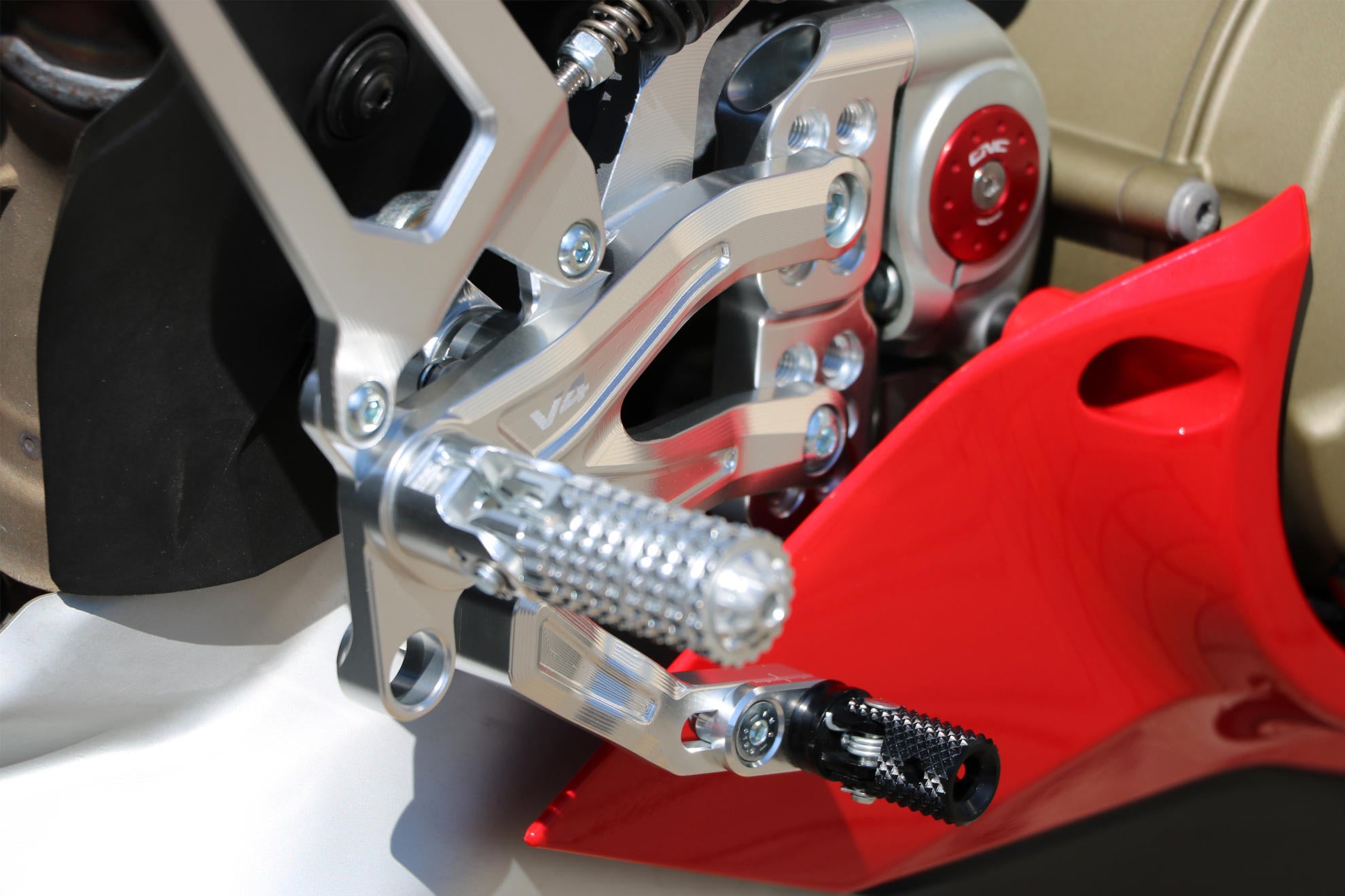 PEDANE REGOLABILI CNC RACING DUCATI PANIGALE V4