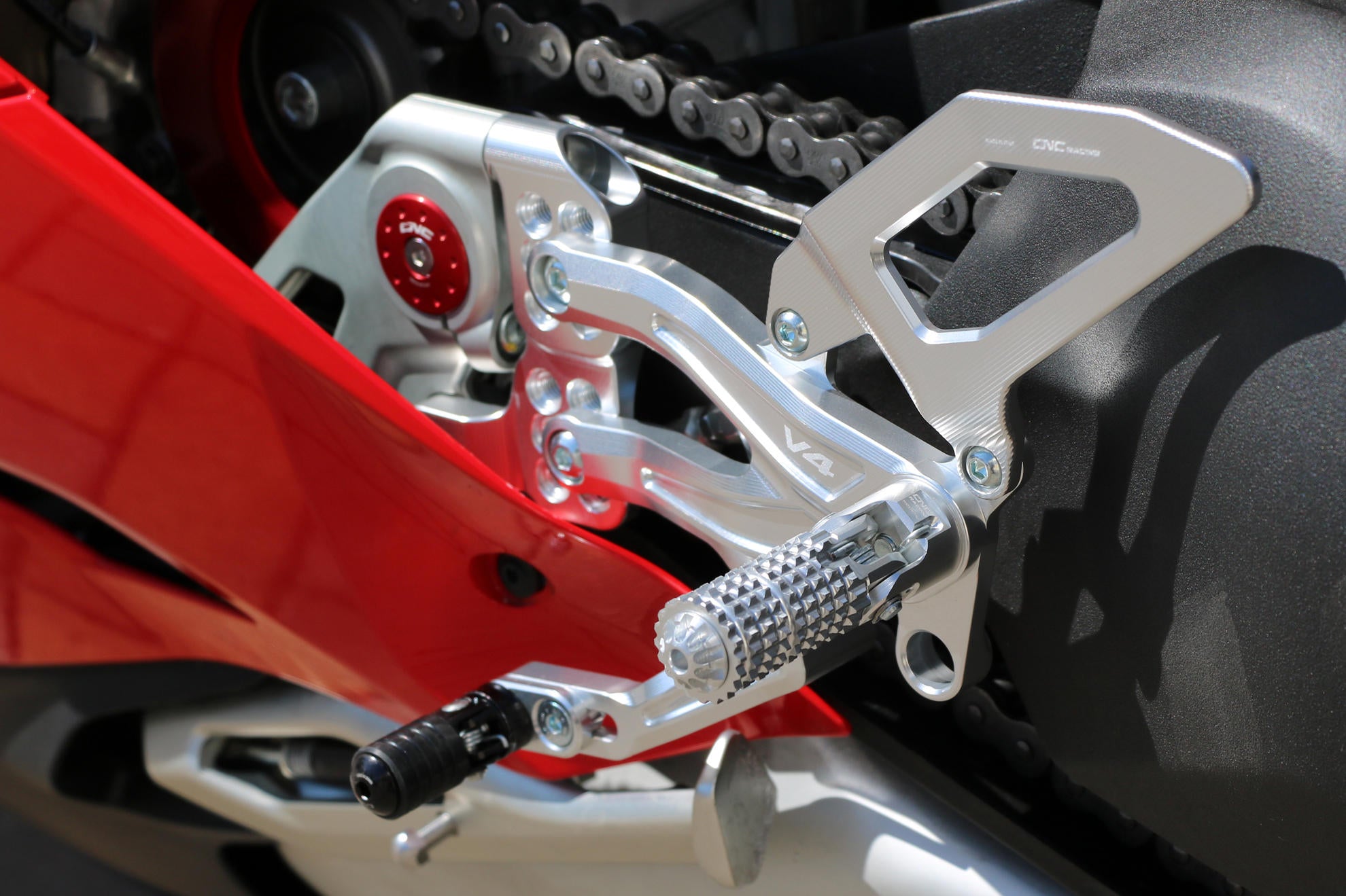 PEDANE REGOLABILI CNC RACING DUCATI PANIGALE V4 R