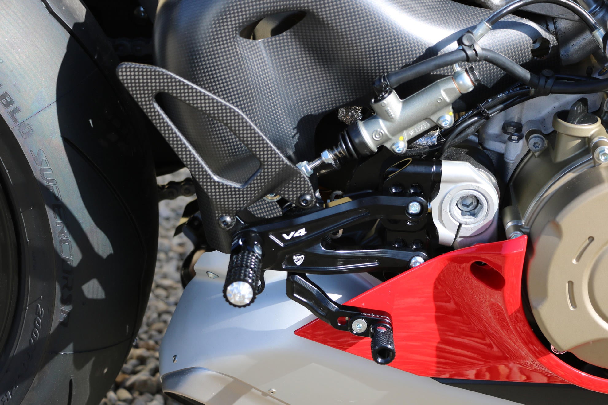PEDANE REGOLABILI CARBON CNC RACING DUCATI PANIGALE V4 S