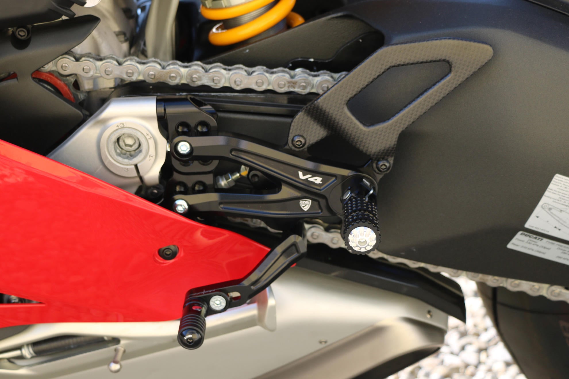 PEDANE REGOLABILI CARBON CNC RACING DUCATI PANIGALE V4 S