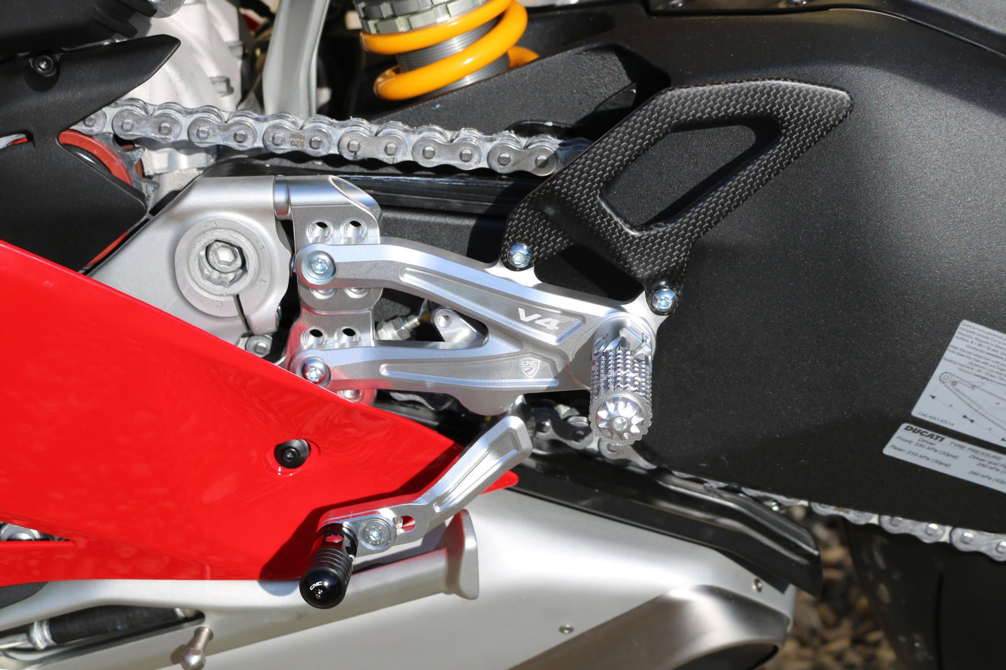 PEDANE REGOLABILI CARBON CNC RACING DUCATI PANIGALE V4 R