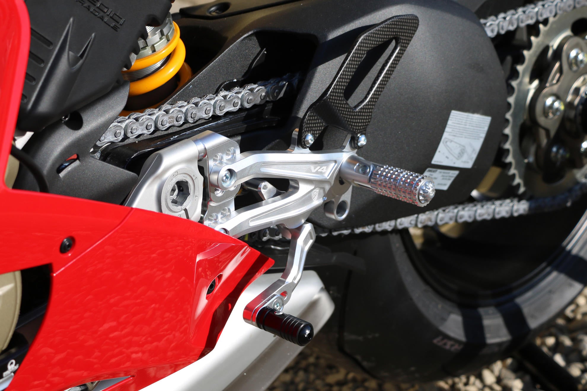 PEDANE REGOLABILI CARBON CNC RACING DUCATI PANIGALE V4 S