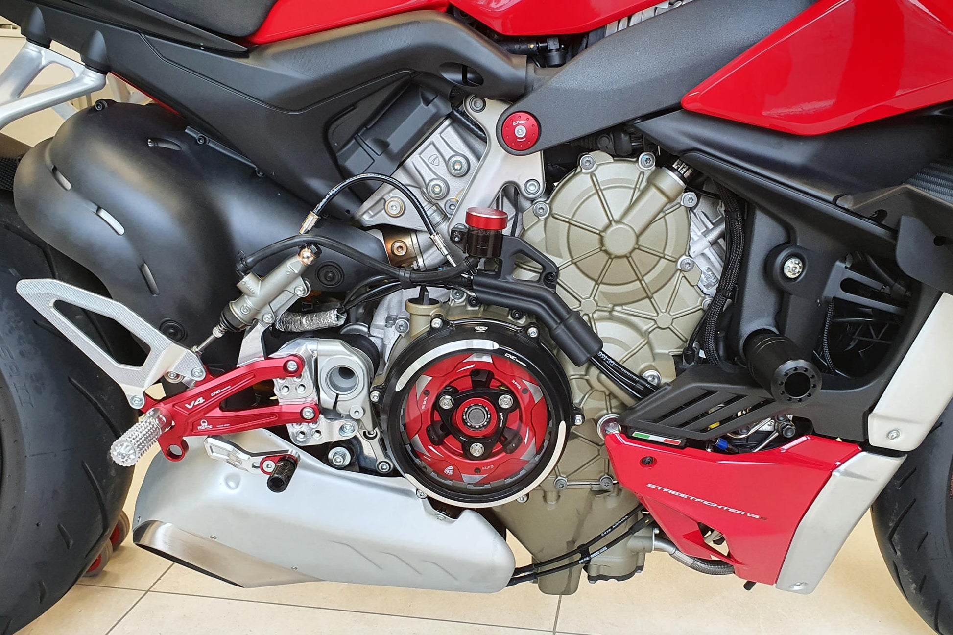 CNC Racing Carter Frizione Kit for Ducati Streetfighter V4 2020-22, CNC machining, metallic finish, detailed components.