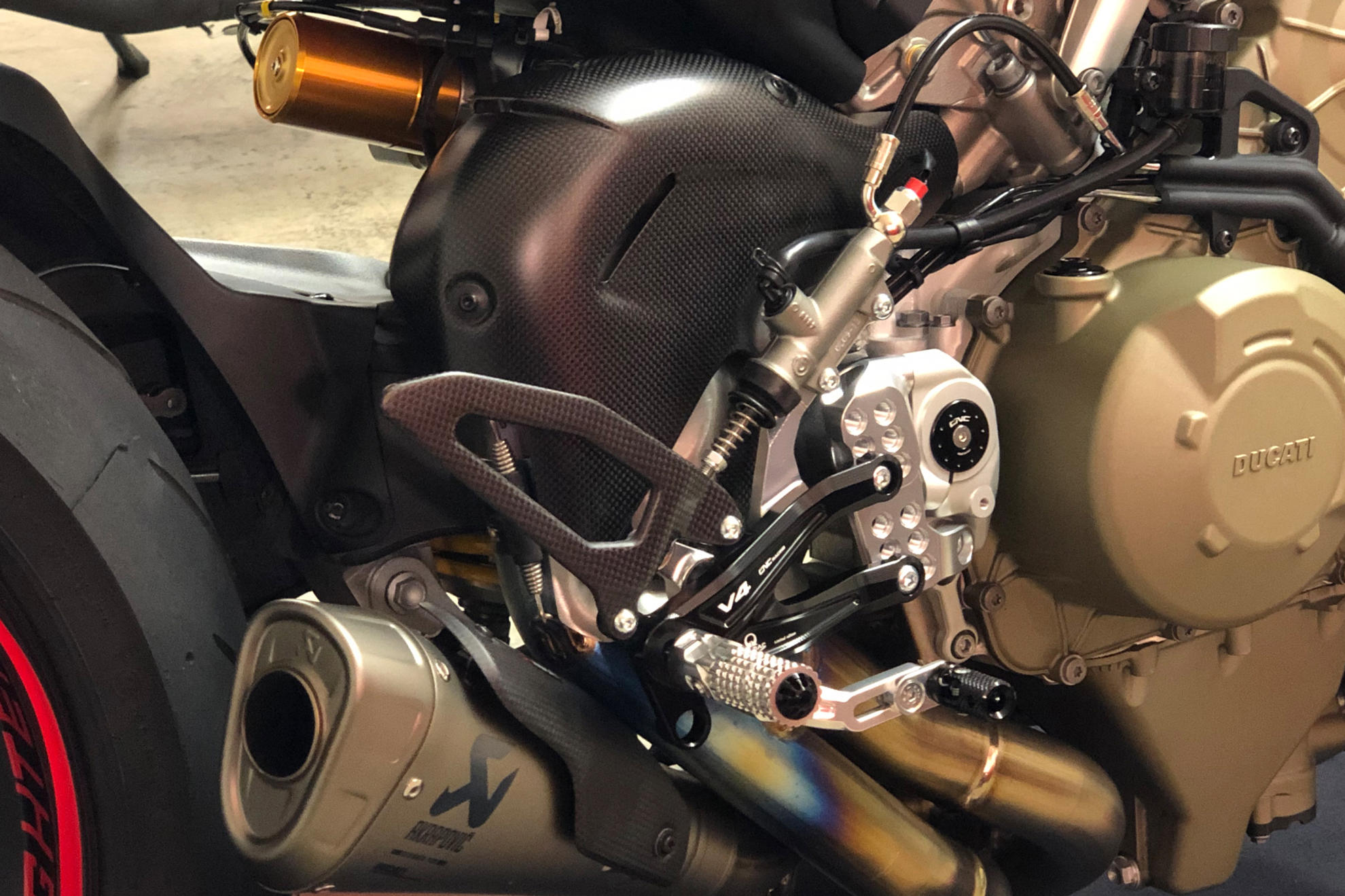 PEDANE REGOLABILI CARBON PRAMAC CNC RACING DUCATI STREETFIGHTER V4 S