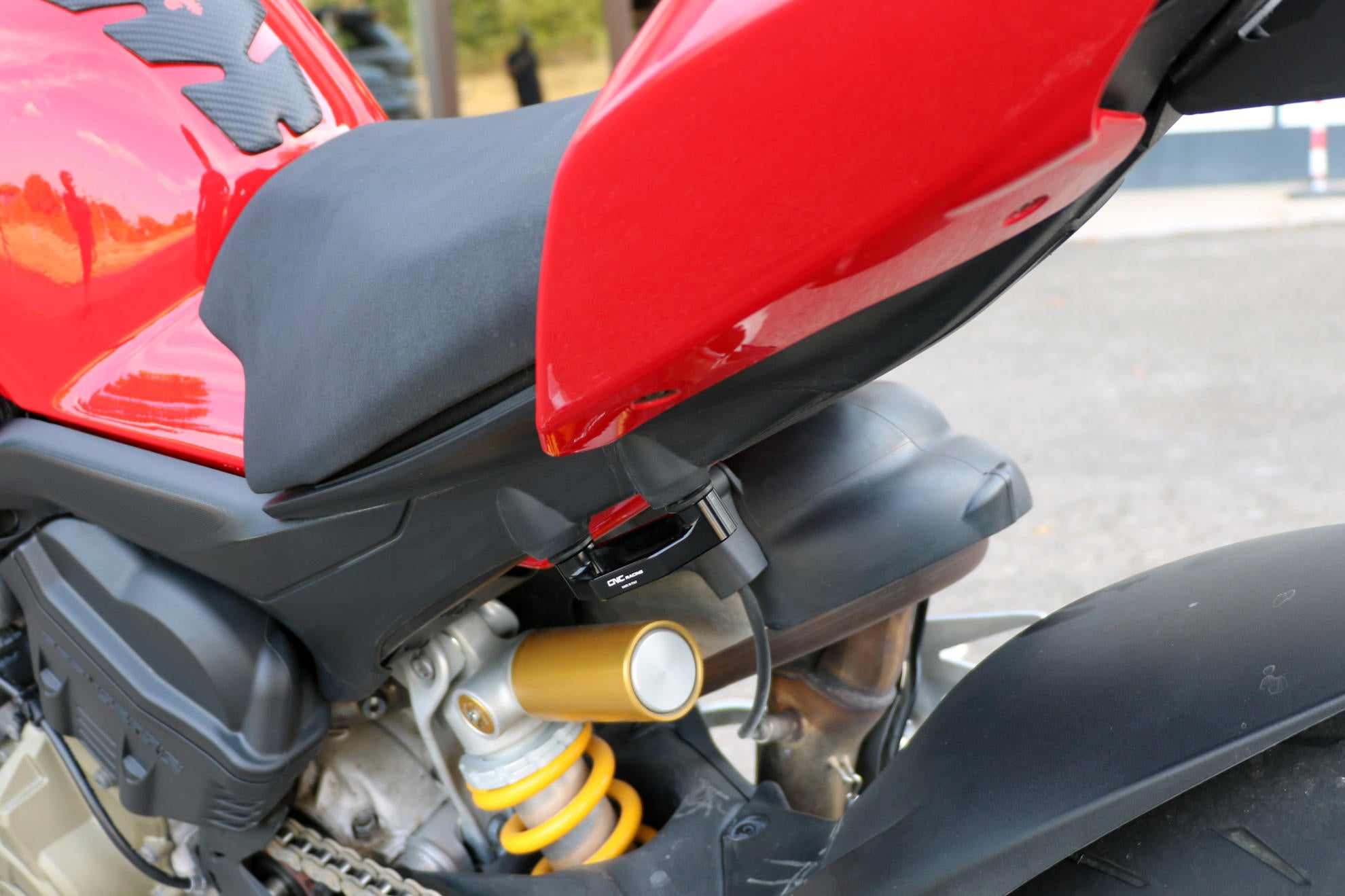 PIASTRE PEDANE PASSEGGERO CNC RACING DUCATI PANIGALE V4