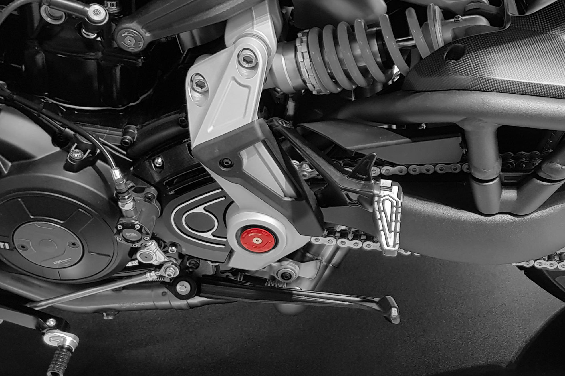 VITI CENTRALI PEDANE ORIGINALI CNC RACING DUCATI DIAVEL 1260 2019-22