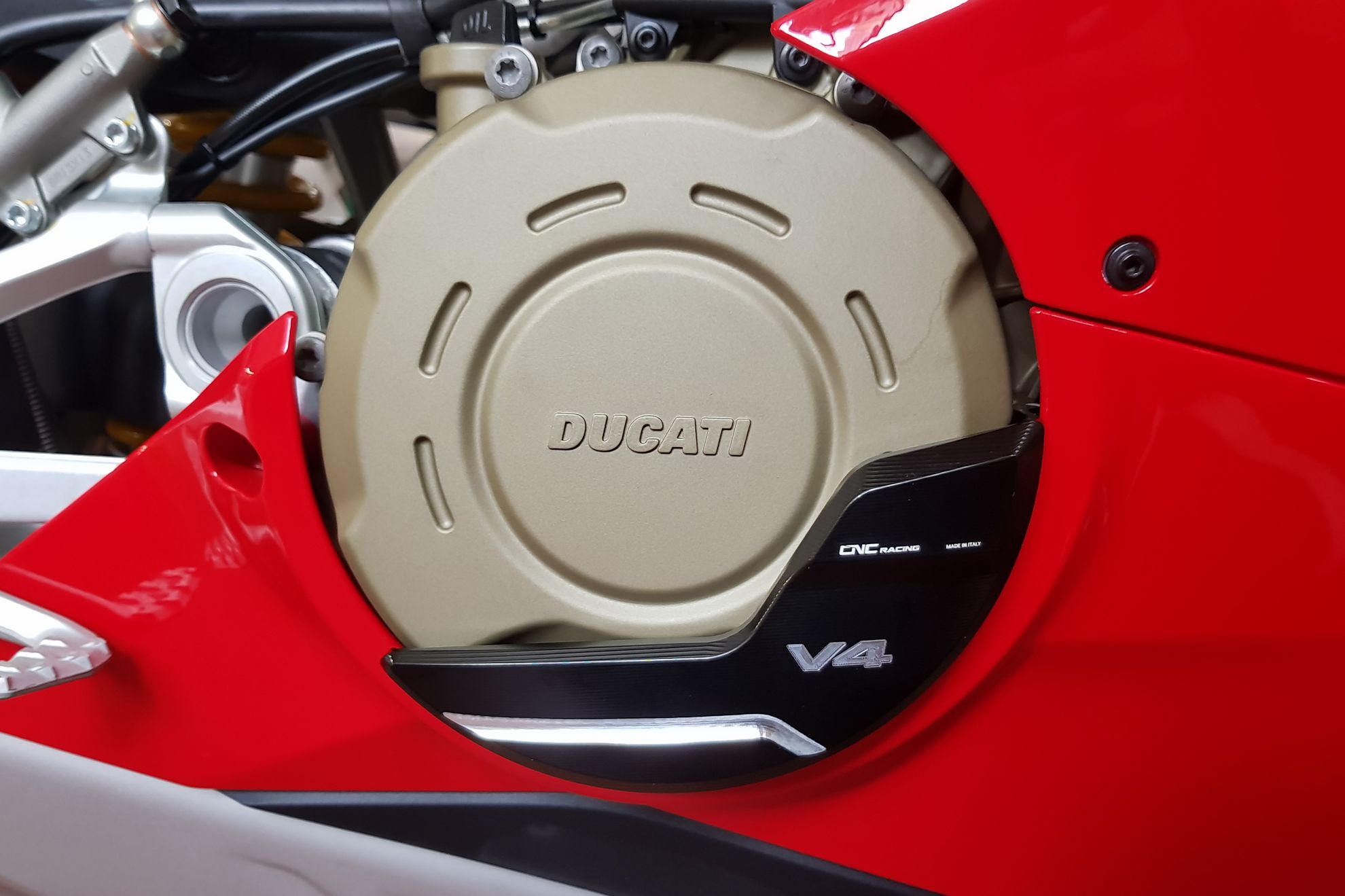 CARTER PROTEZIONE FRIZIONE BICOLOR CNC RACING DUCATI PANIGALE V4