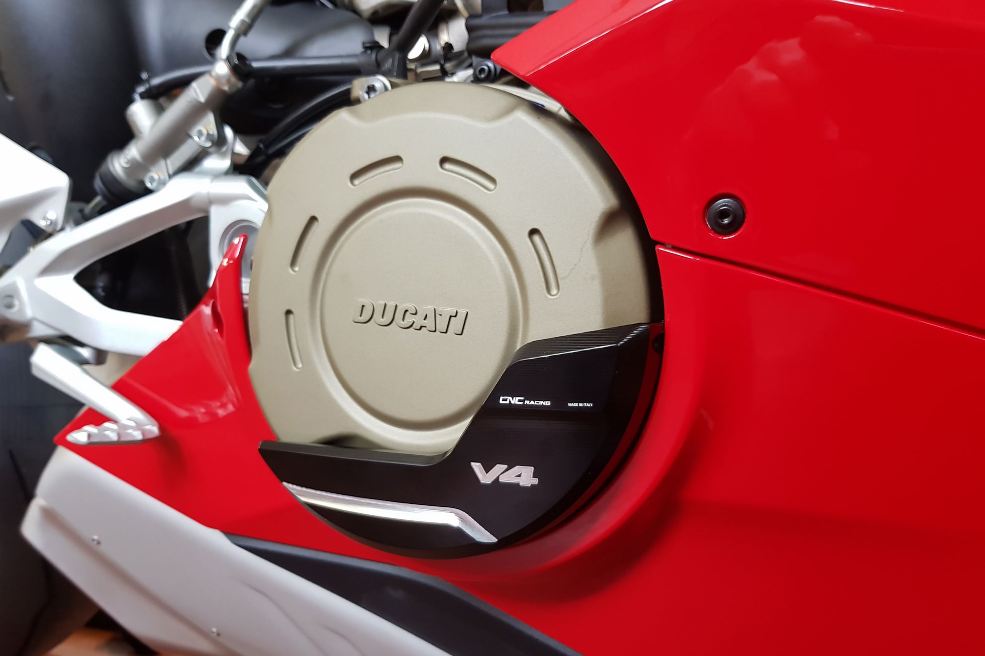 CARTER PROTEZIONE FRIZIONE BICOLOR CNC RACING DUCATI STREETFIGHTER V4