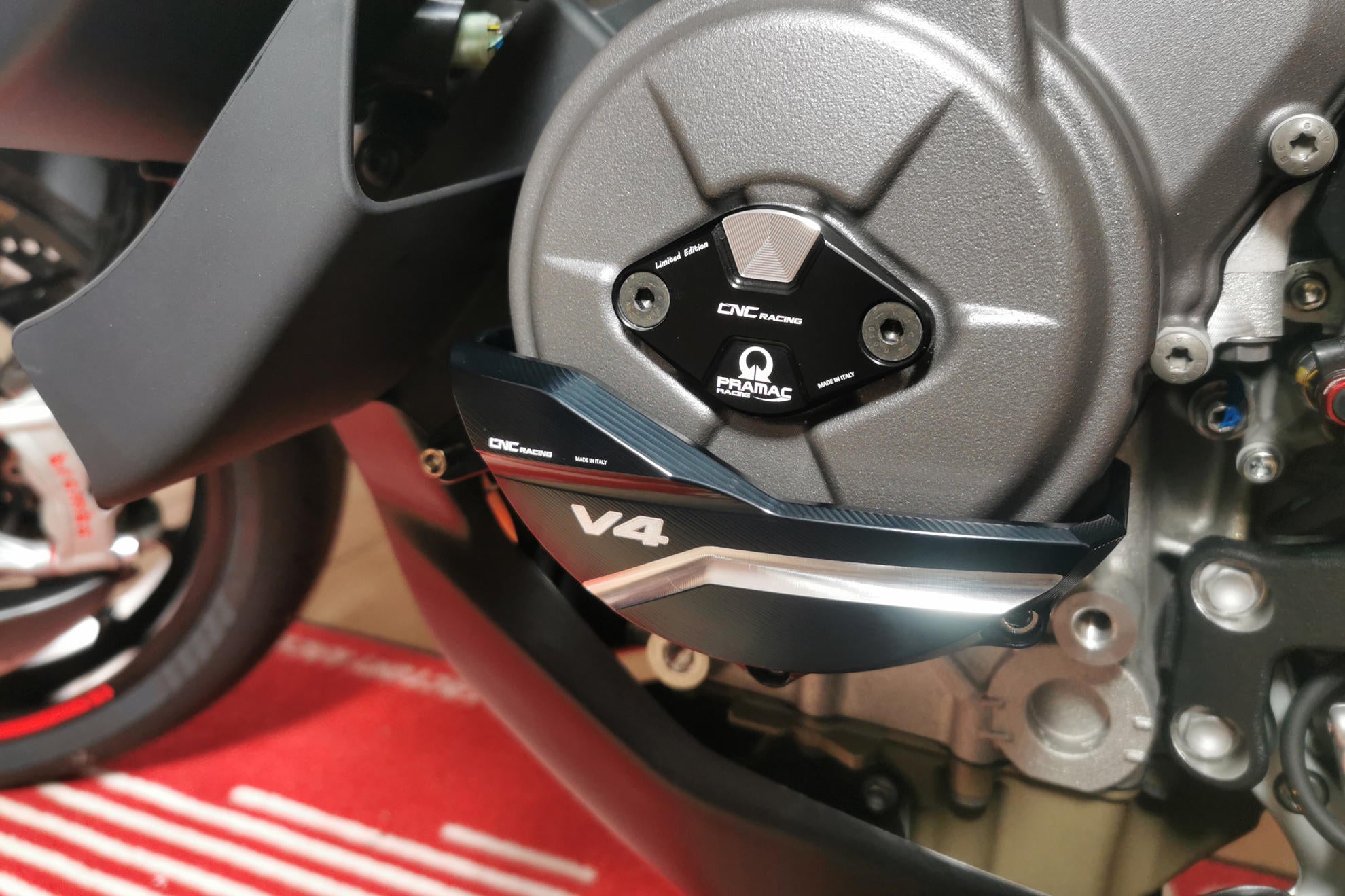PROTEZIONE CARTER ALTERNATORE CNC RACING DUCATI MULTISTRADA V4 PIKES PEAK