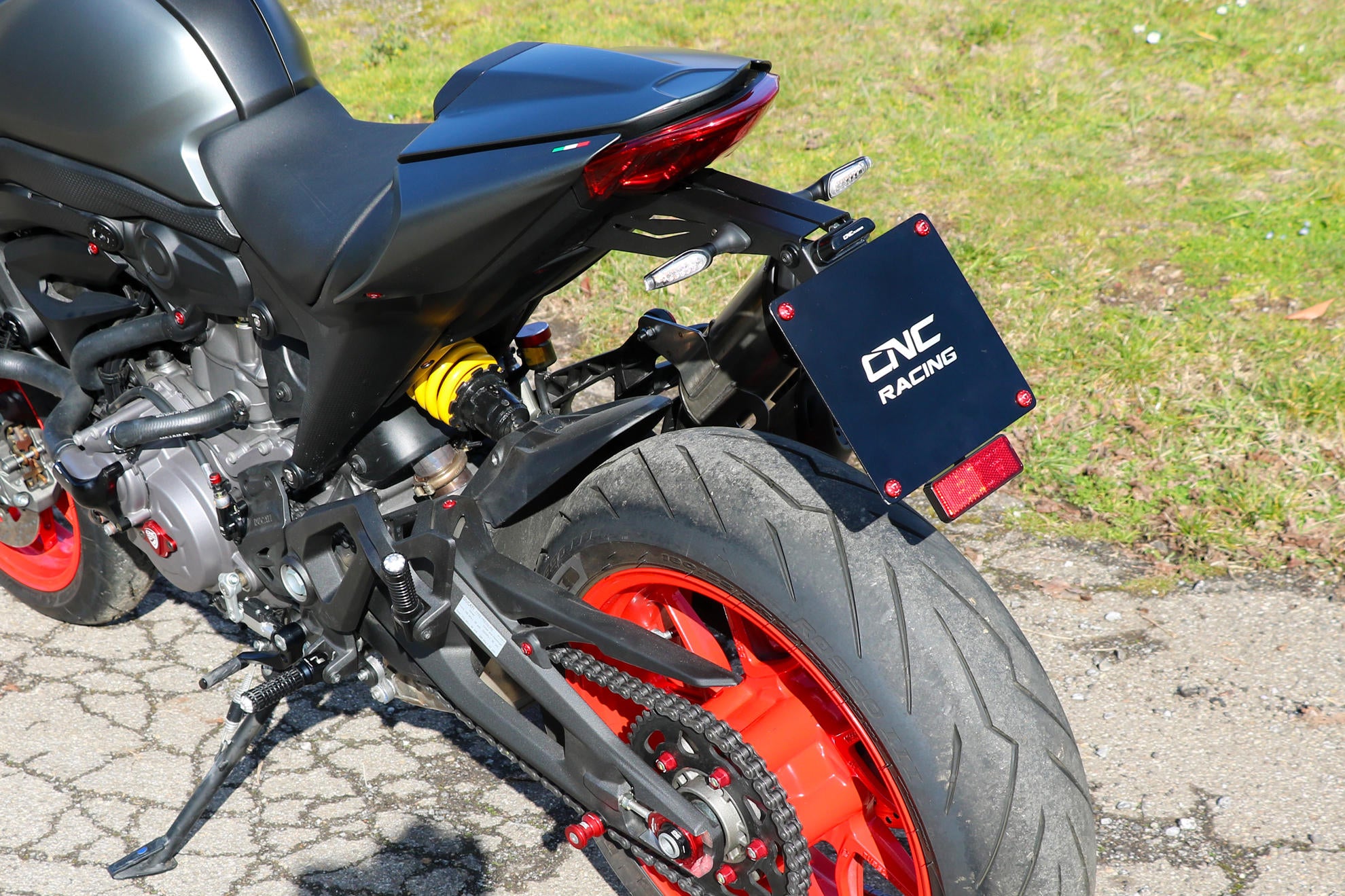 PORTA TARGA REGOLABILE CNC RACING DUCATI MONSTER 937