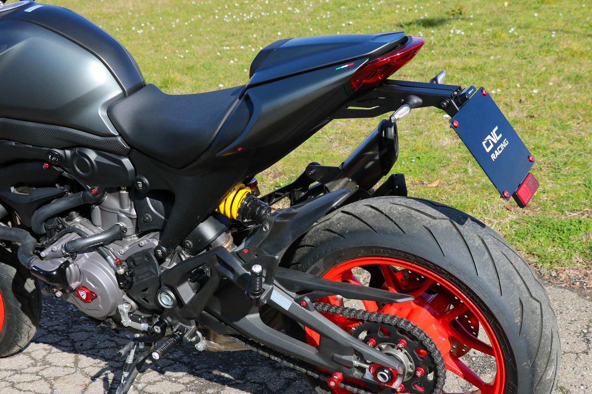 PORTA TARGA REGOLABILE CNC RACING DUCATI MONSTER 937