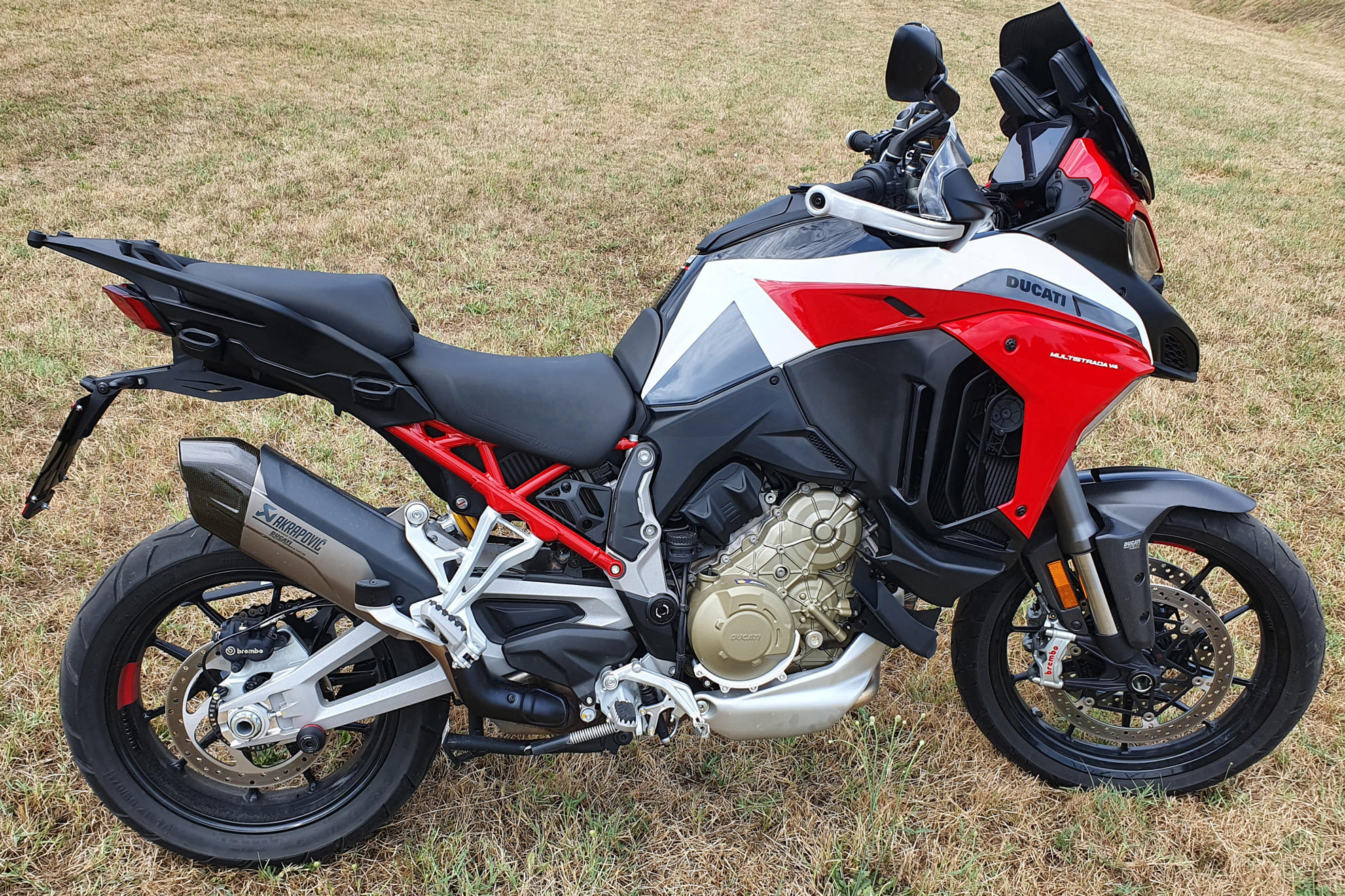 PORTA TARGA REGOLABILE CNC RACING DUCATI MULTISTRADA V4