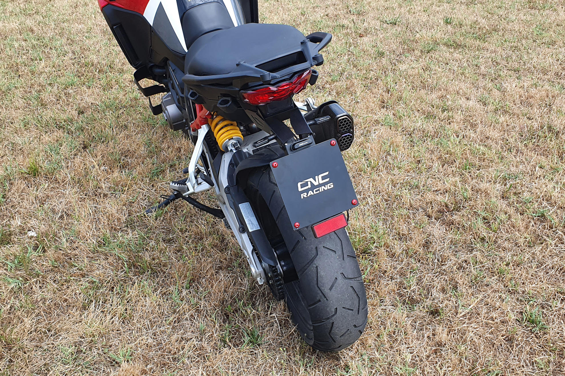 PORTA TARGA REGOLABILE CNC RACING DUCATI MULTISTRADA V4 RS