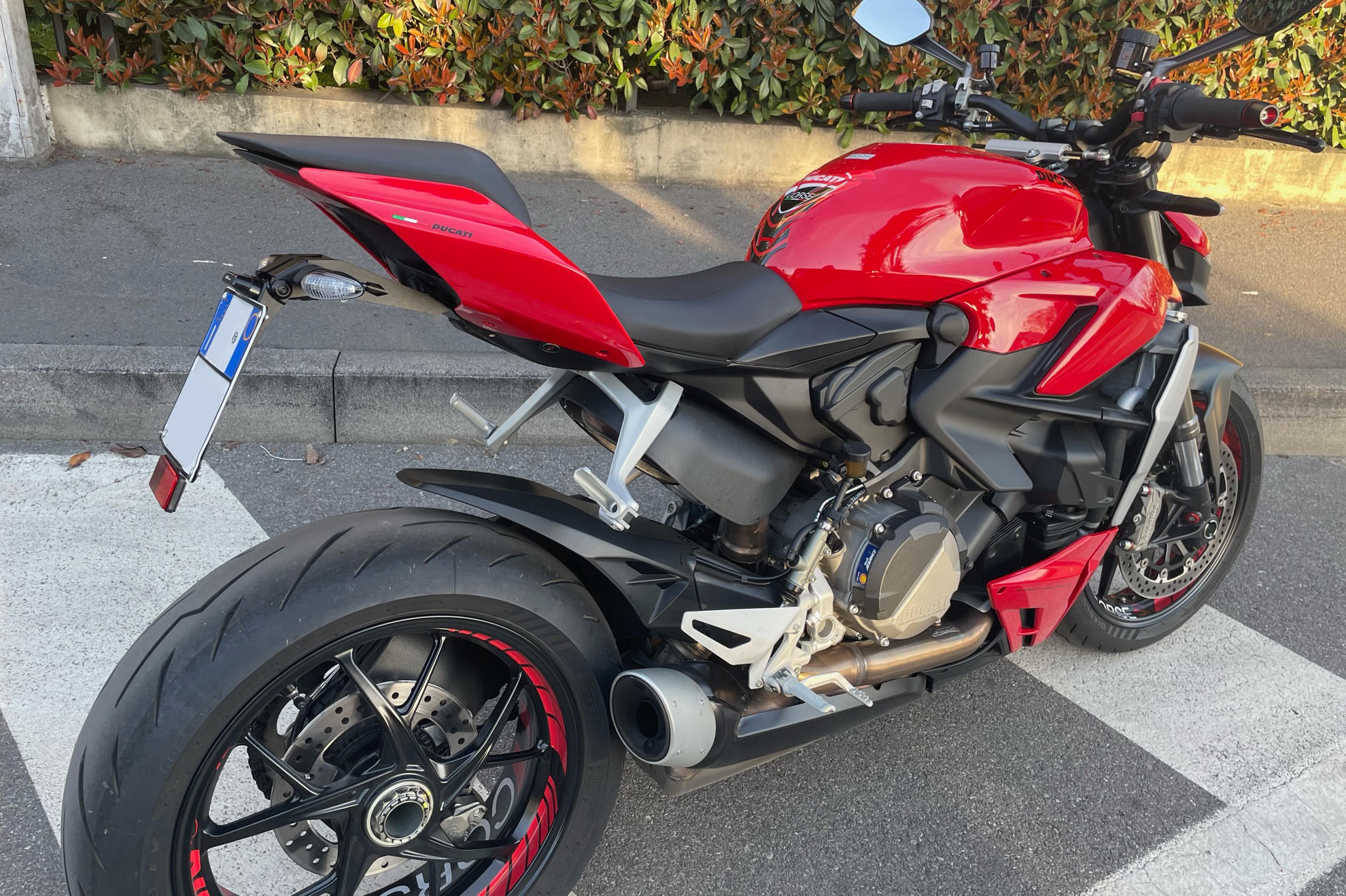 PORTA TARGA REGOLABILE CNC RACING DUCATI STREETFIGHTER V2