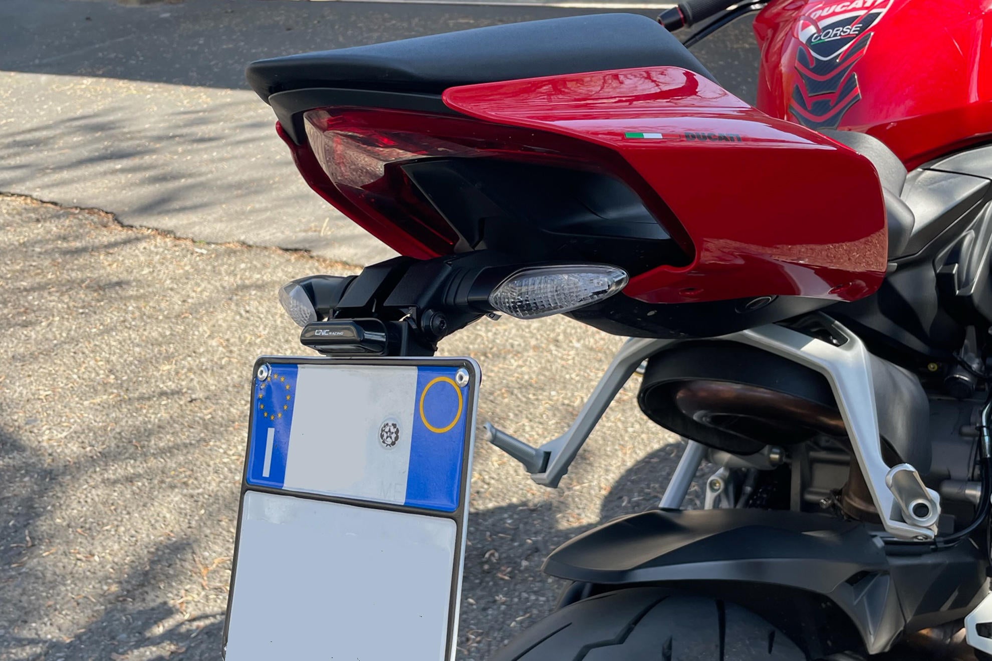 PORTA TARGA REGOLABILE CNC RACING DUCATI STREETFIGHTER V2