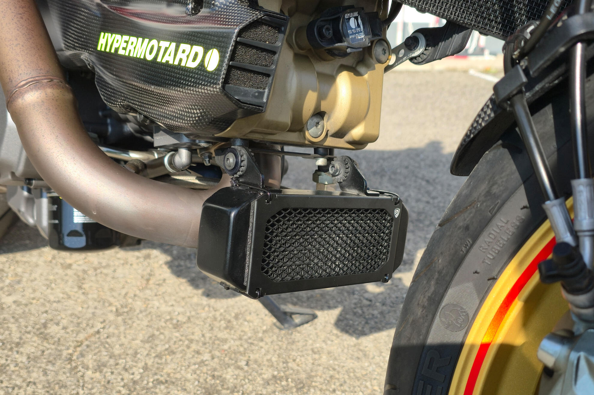 GRIGLIA PROTEZIONE RADIATORE OLIO CNC RACING DUCATI HYPERMOTARD 950