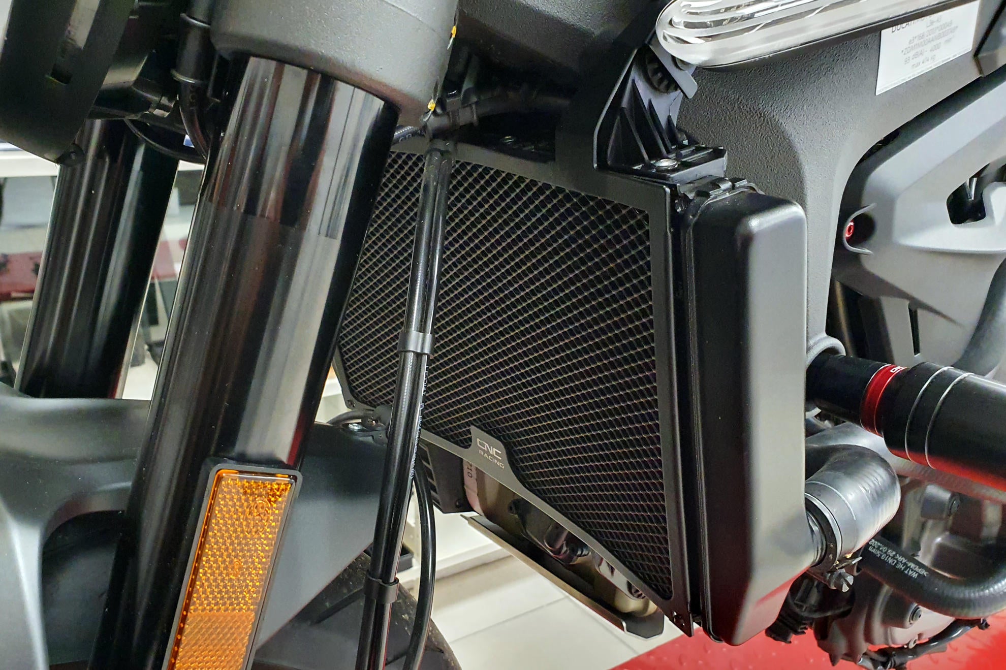 GRIGLIA PROTEZIONE RADIATORE CNC RACING DUCATI MONSTER 937
